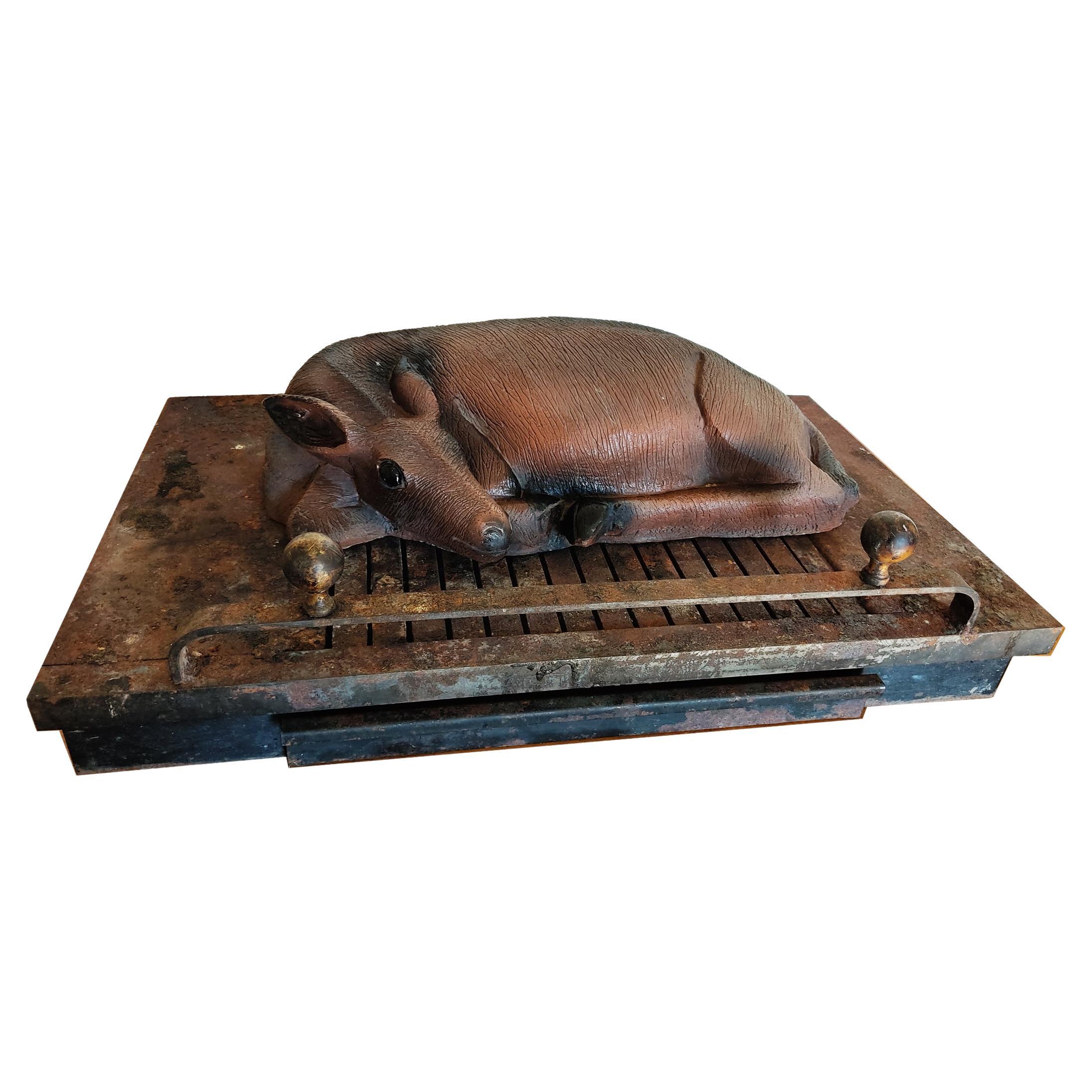 Molto originale, sicuramente è un pezzo unico, realizzato da uno scultore professionista. finitura perfetta

Originale cesto per la griglia del fuoco in ferro con un cassetto per estrarre la cenere e con decorazione superiore a forma di daino