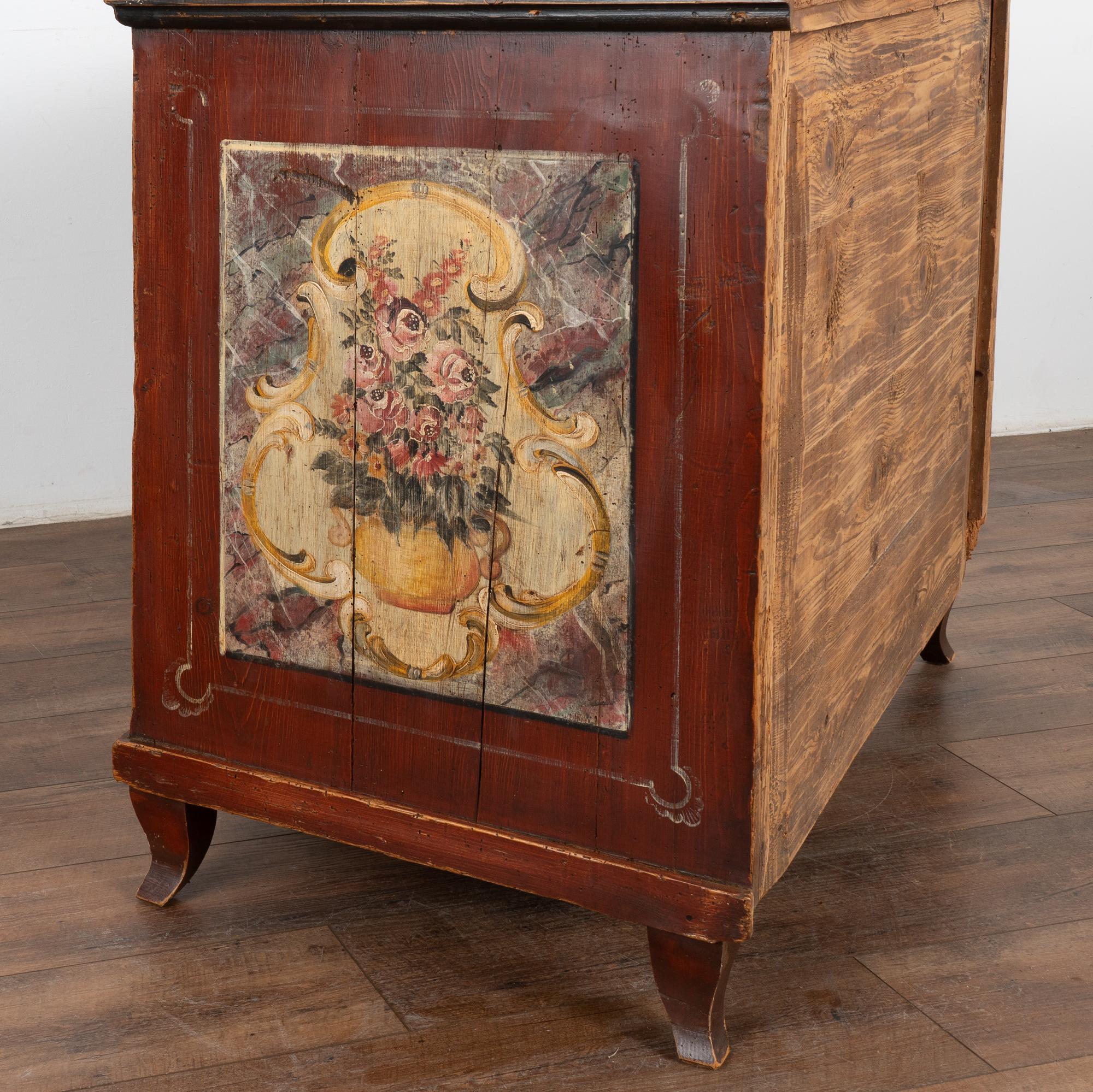 Comò a tre cassetti originale dipinto in arte popolare, Ungheria, 1850-70 circa in vendita 5