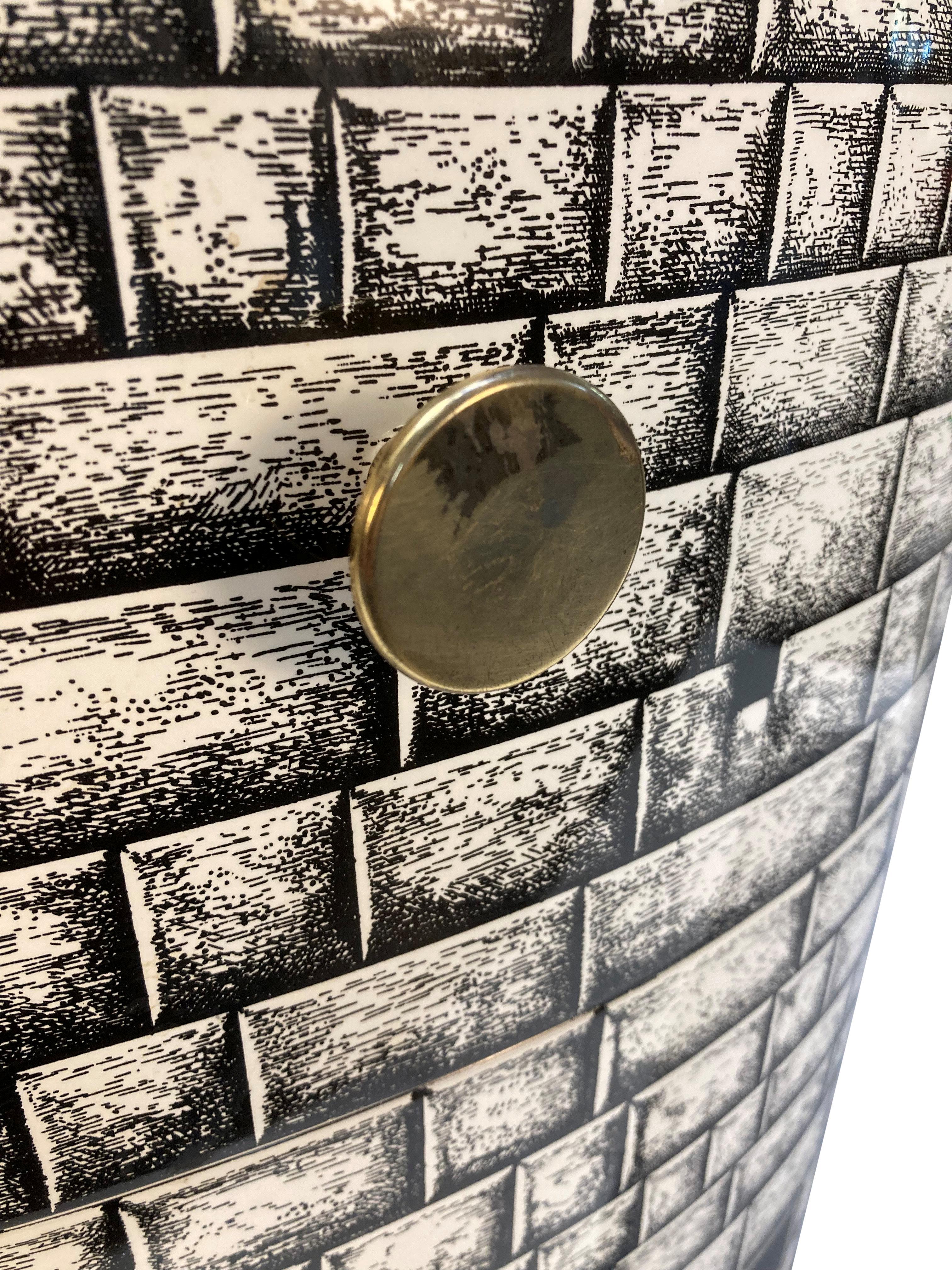 Original Fornasetti Gebogene Kommode mit Schubladenschrank im Angebot 2