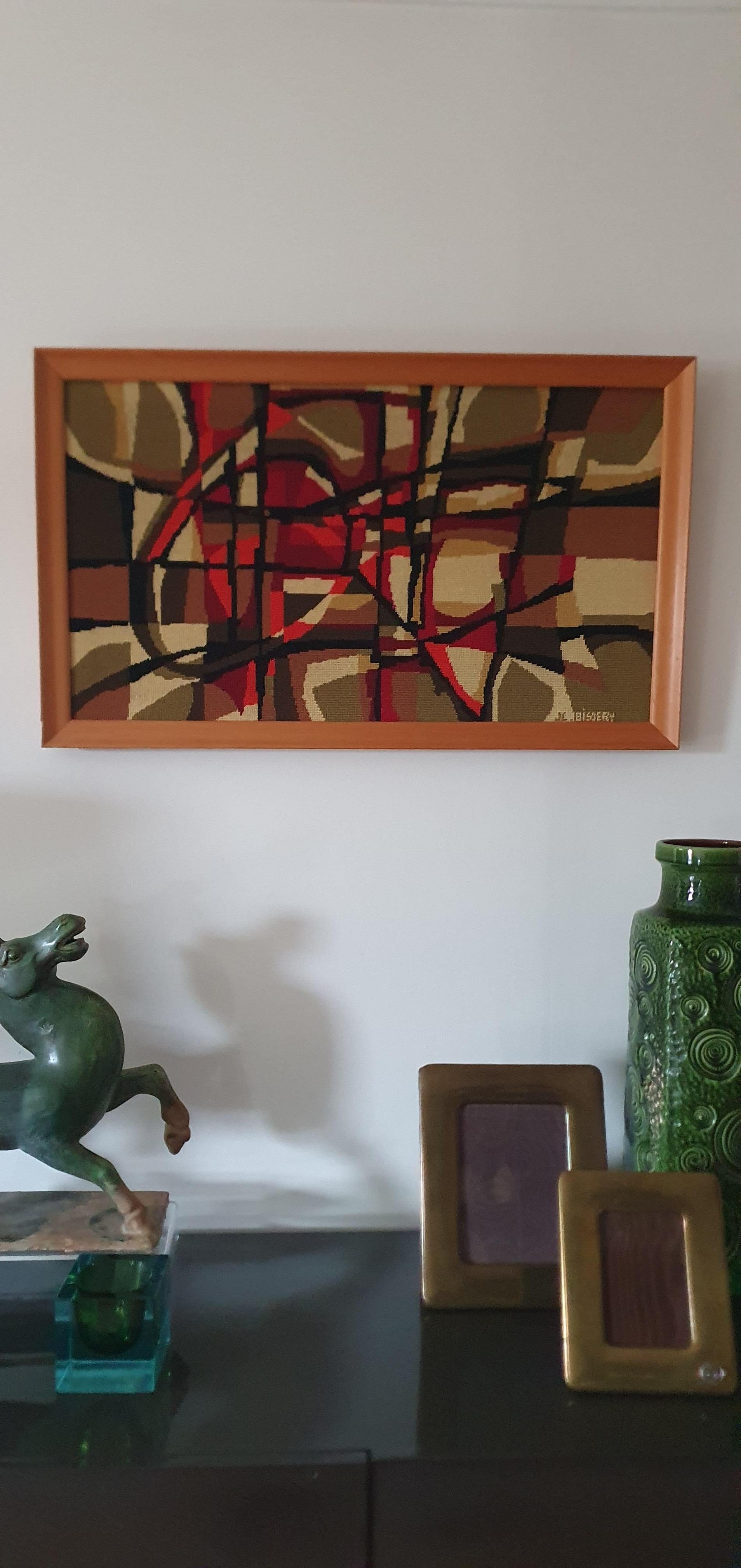 Dies ist eine schöne und tadellosen Zustand Wandteppich von dem renommierten Künstler Jean-Claude Bissery, Circa 1960-1970  Dieser auffällige rechteckige Wandteppich in mechanischer Spitze wird in der Werkstatt des Ateliers Jean Laurent Aubusson aus