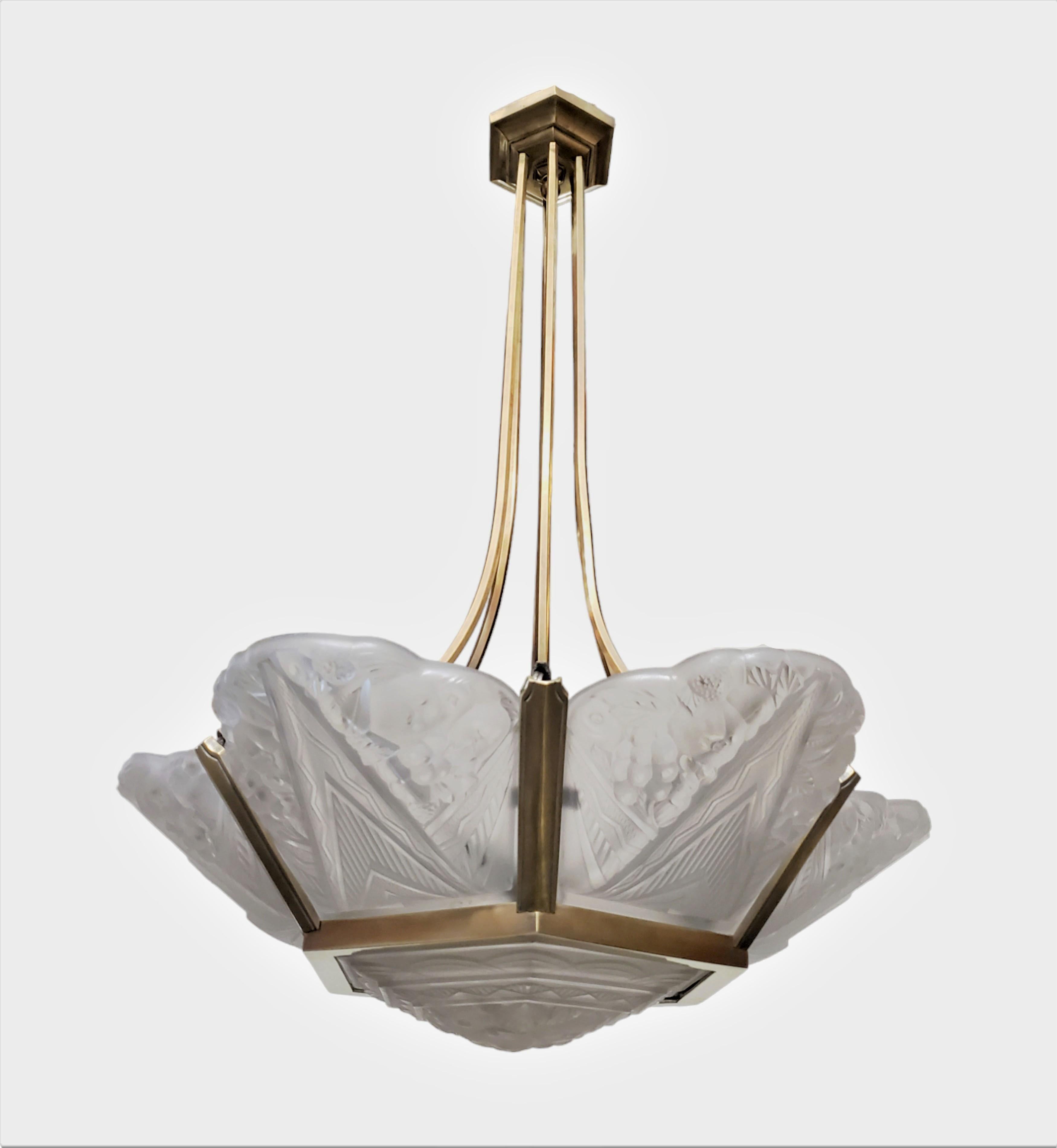Original French Art Deco brass and art glass 6 panel + center chandelier -Sabino For Sale 7