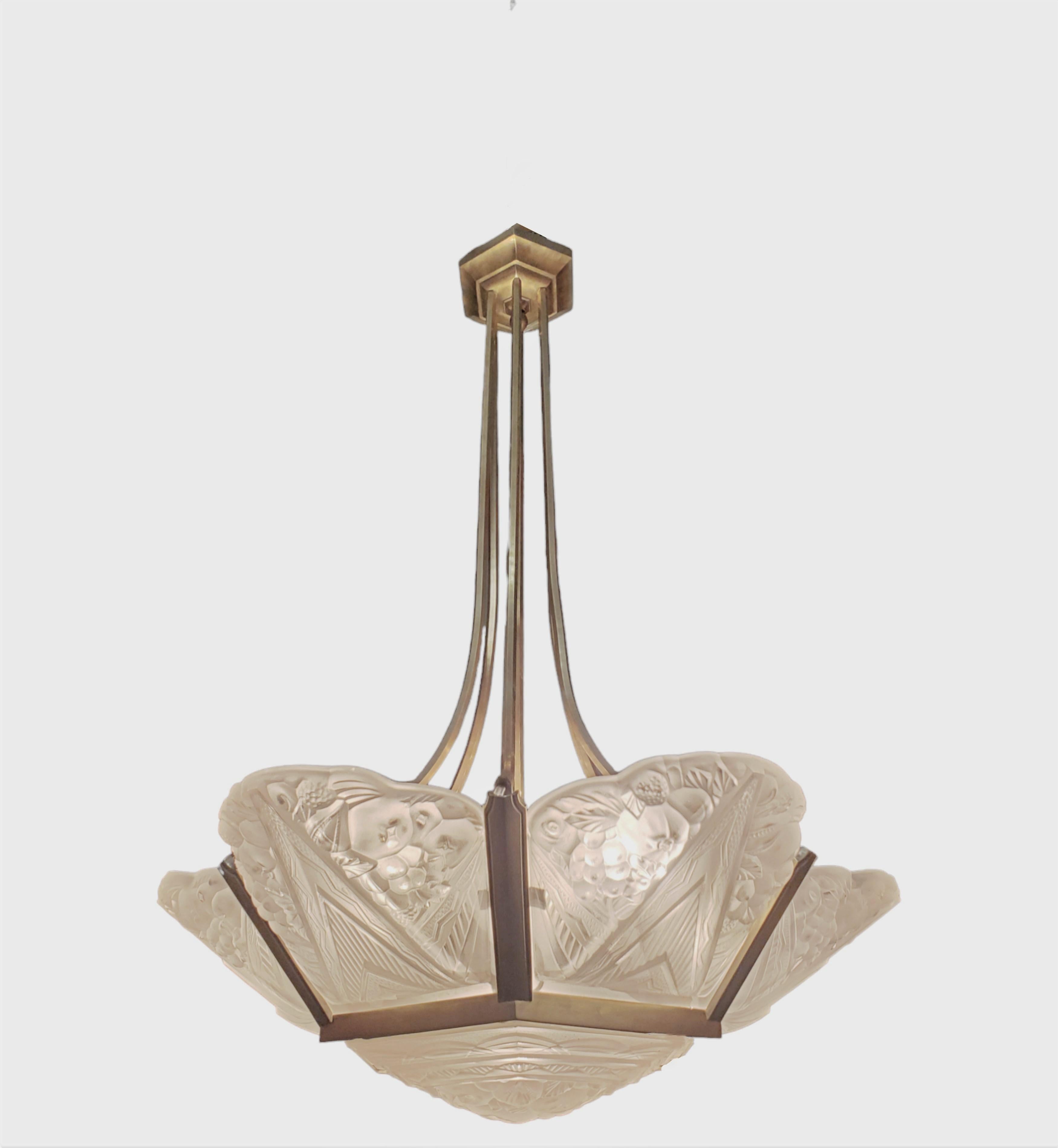 Original French Art Deco brass and art glass 6 panel + center chandelier -Sabino For Sale 9