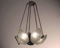 Französischer Art-Déco-Kronleuchter aus mattiertem Kunstglas, Hugue