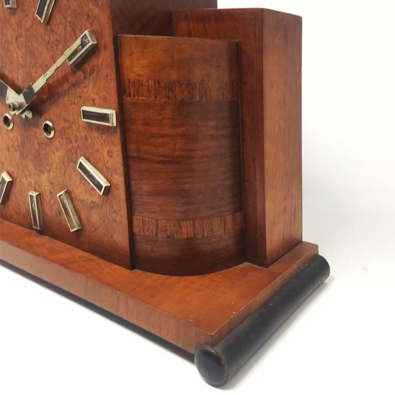 Original French Art Deco Table Clock in Briar Root, 1930s In Excellent Condition For Sale In Milan, IT
