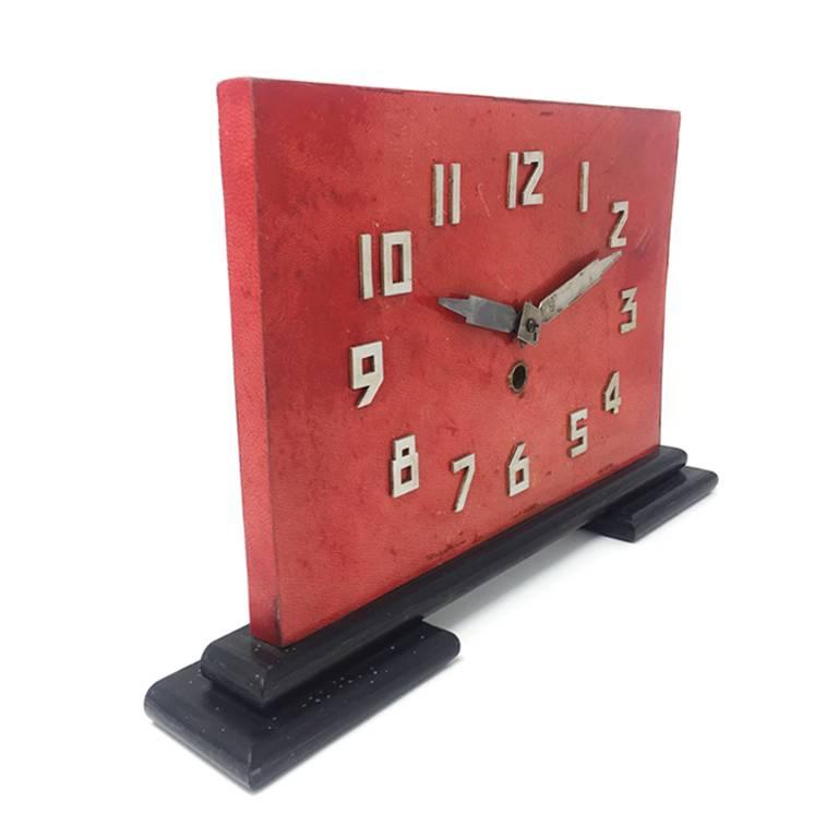 Astonishing original French Art Deco table clock in red parchment (rare), 1930. It works very well.