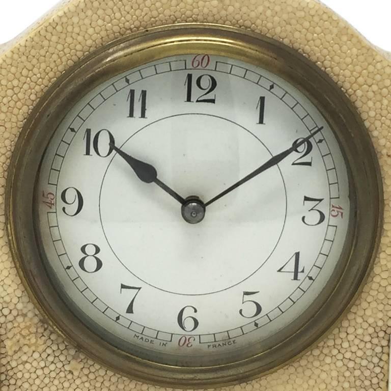 Superbe horloge de table Art Déco française originale et rare en galuchat et malachite, années 1930.