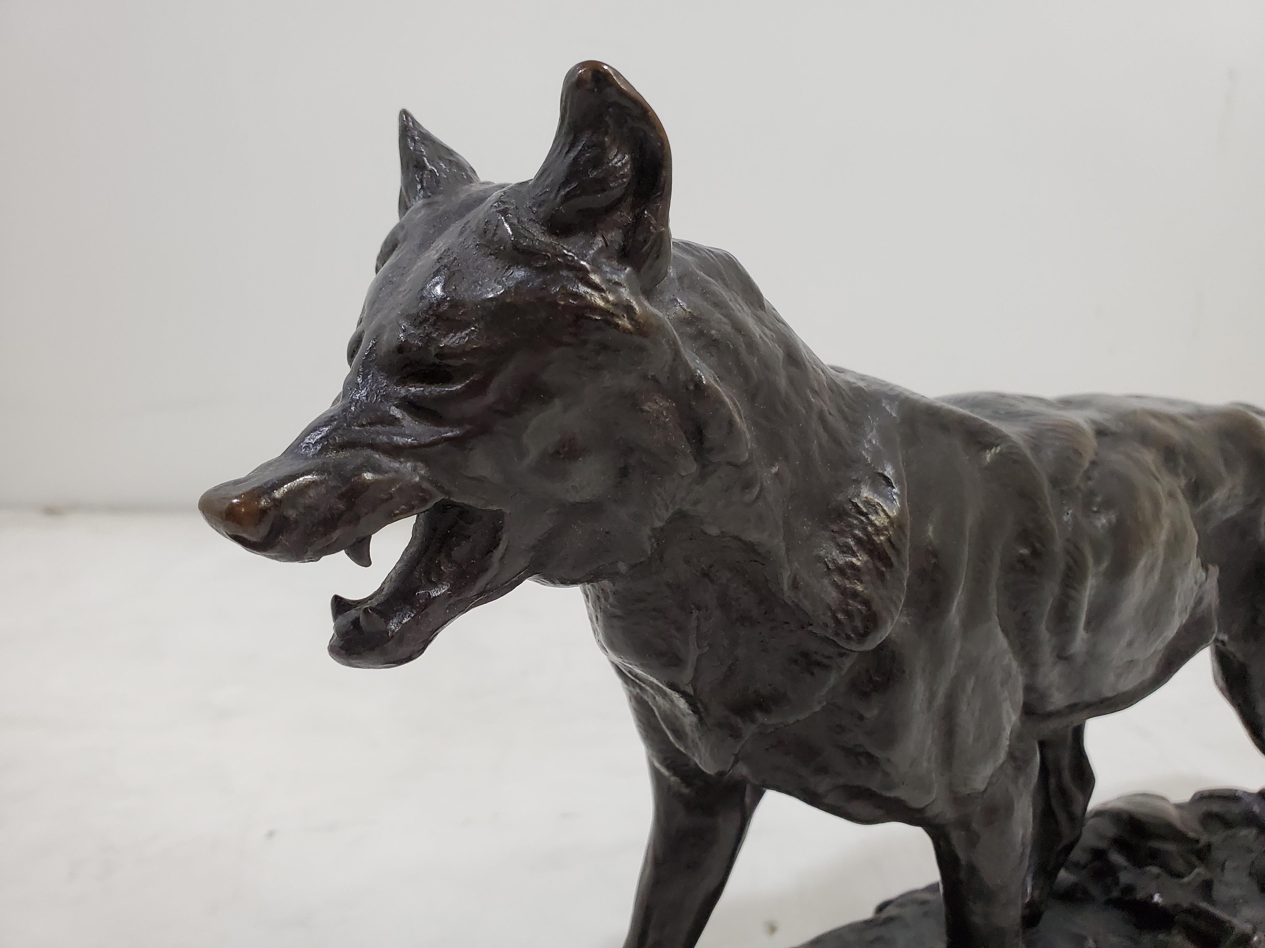 Français Sculpture française originale d'un loup strié, par Antoine- Louis Barye en vente