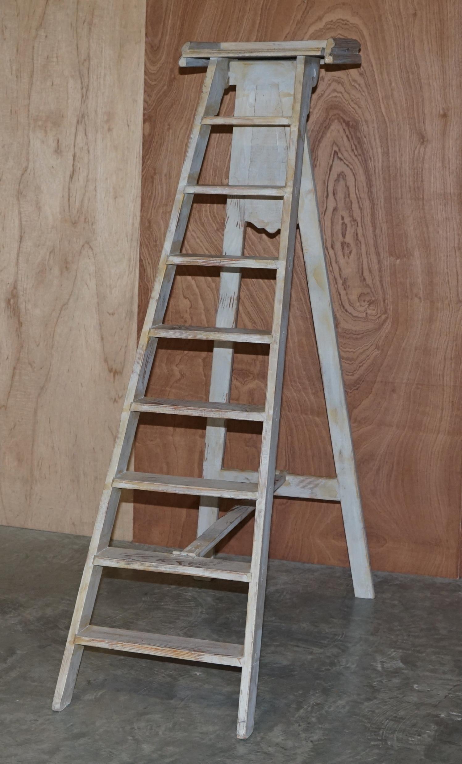 Escalera de tijera original francesa estampada para la Bibliotheque Nationale De France Francés en venta