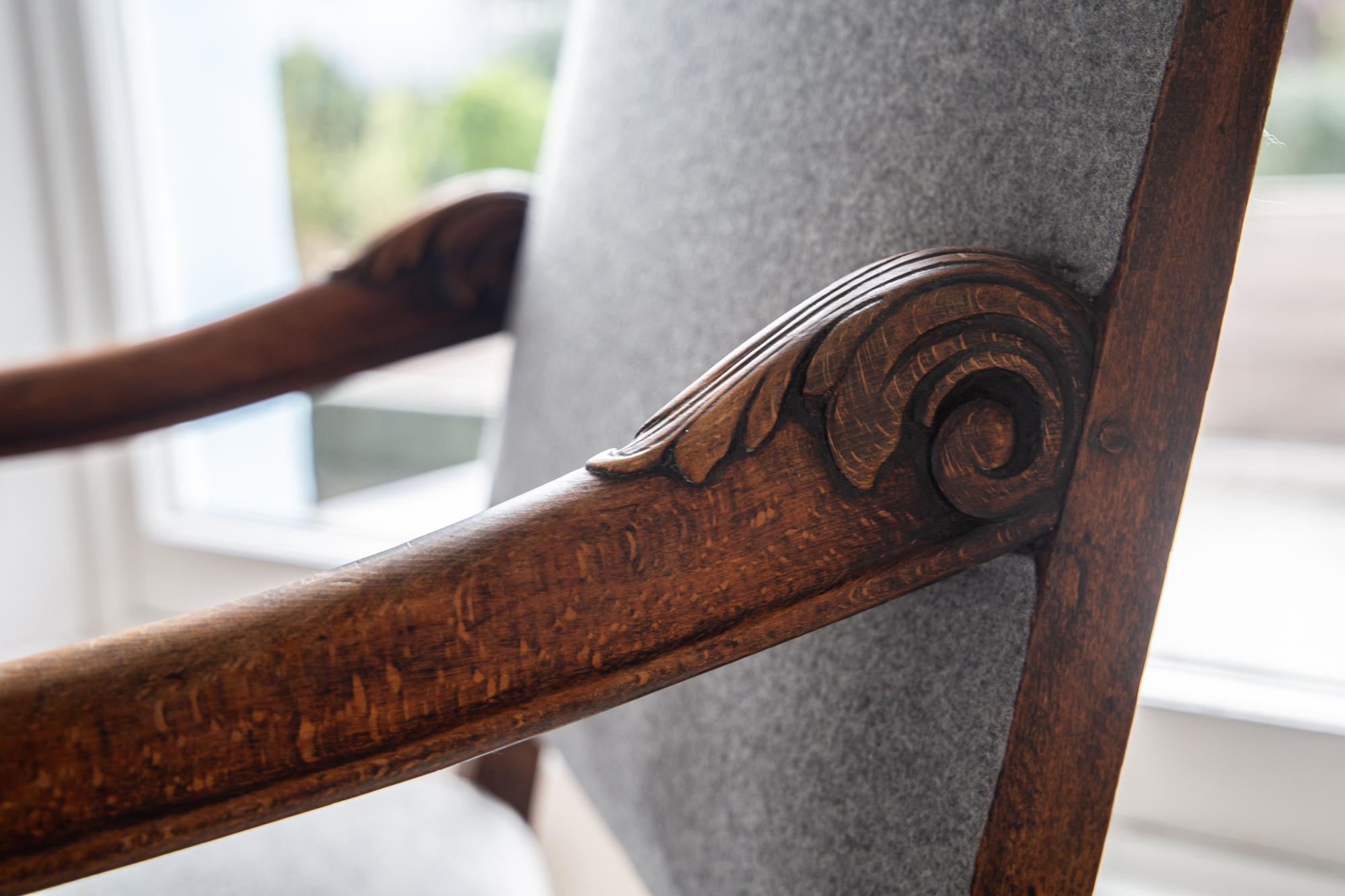 Original fauteuil à oreilles en noyer de style Louis XIV, XVIIIe siècle en vente 1