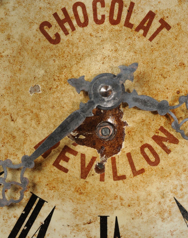 Horloge murale originale Revillon pour la publicité du chocolat,  entièrement fonctionnelle En vente sur 1stDibs