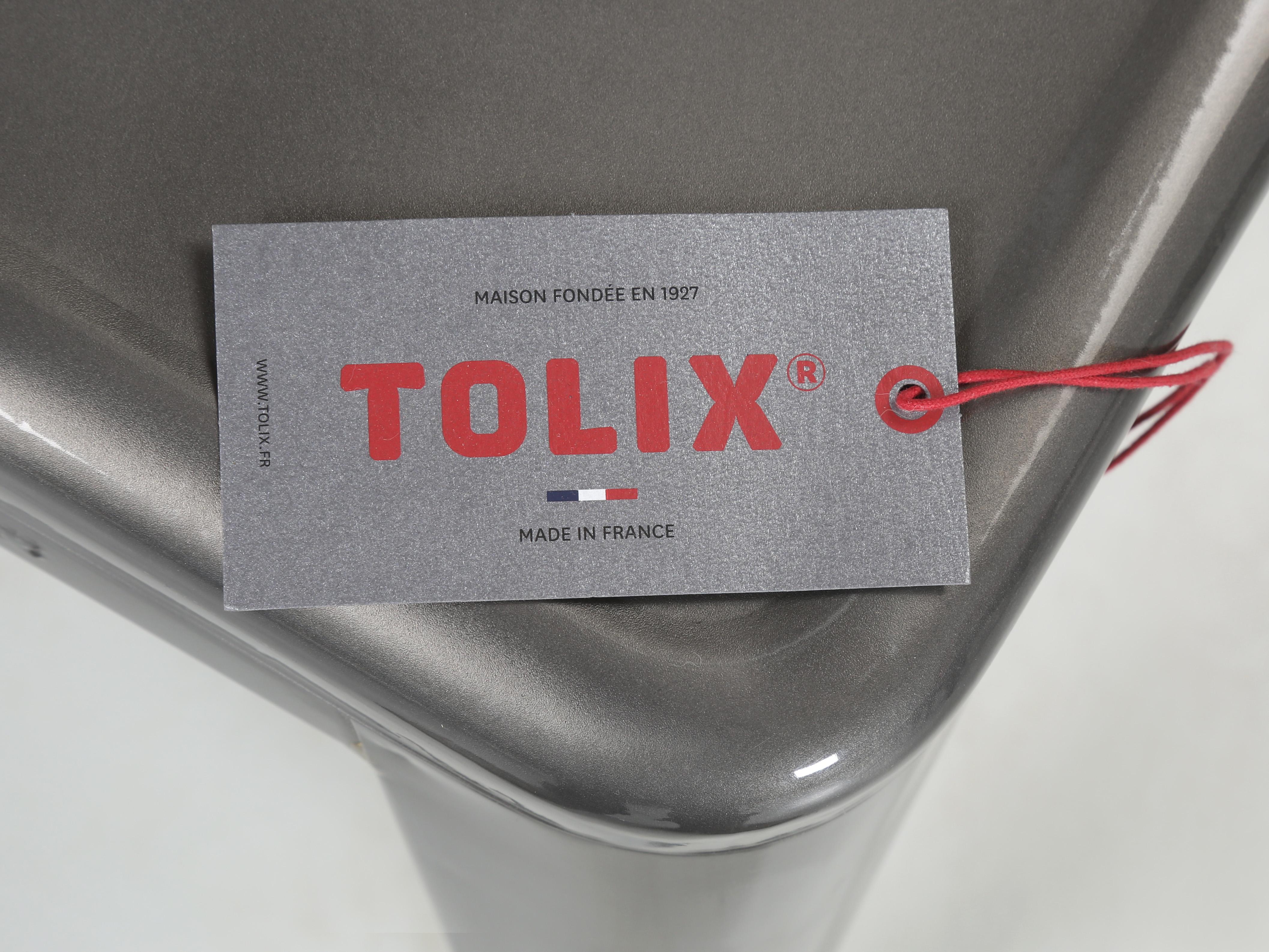Original französische Tolix Stapelhocker aus geschweißtem Stahl, glänzend, dunkelgrau - Satz von (6) im Angebot 4