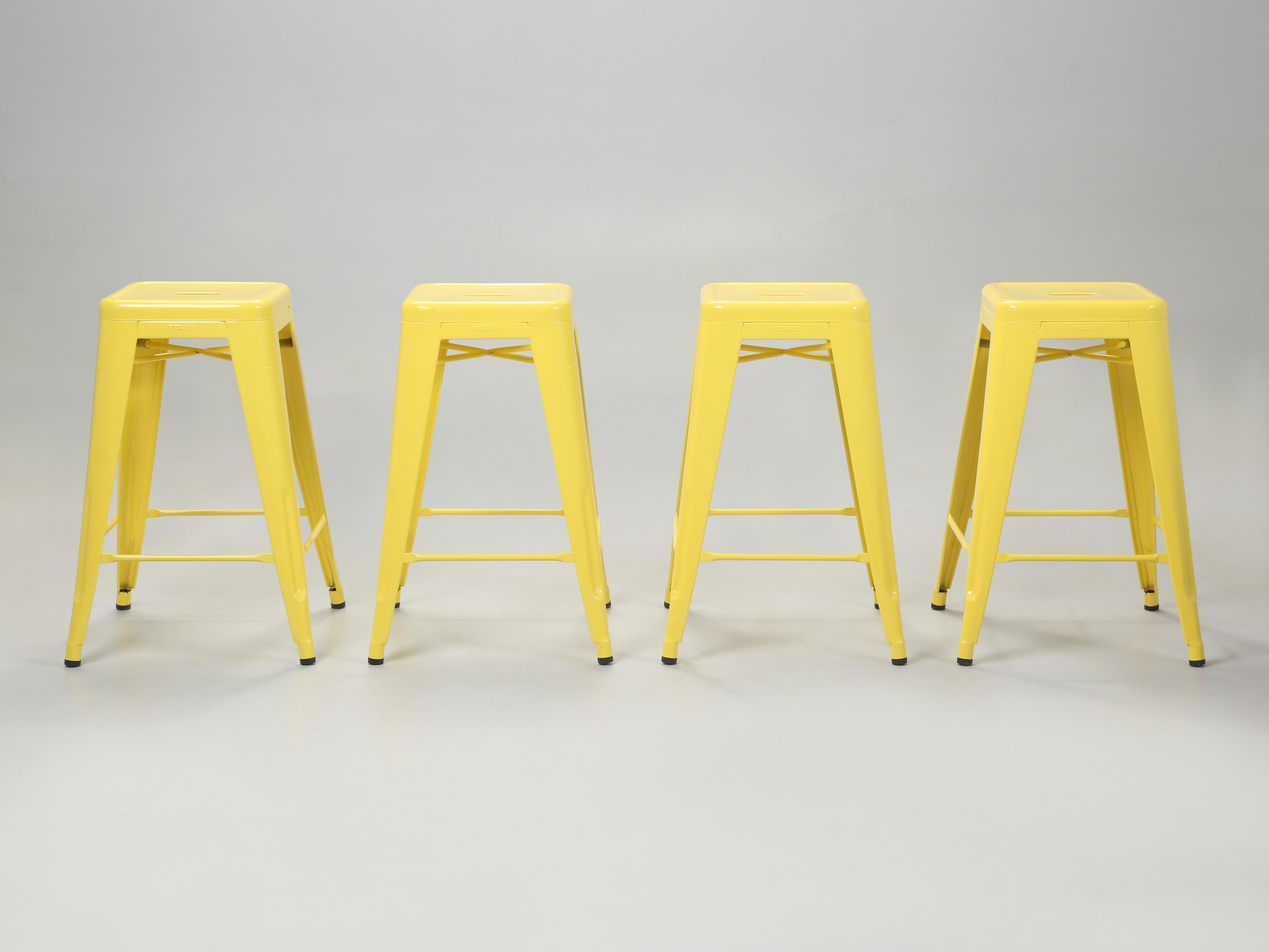 Nous avons actuellement plusieurs centaines d'authentiques chaises en acier Tolix fabriquées en France, des tabourets Tolix en trois tailles différentes, des tabourets Tolix hauteur bar, des tabourets Tolix hauteur comptoir et des tabourets Tolix