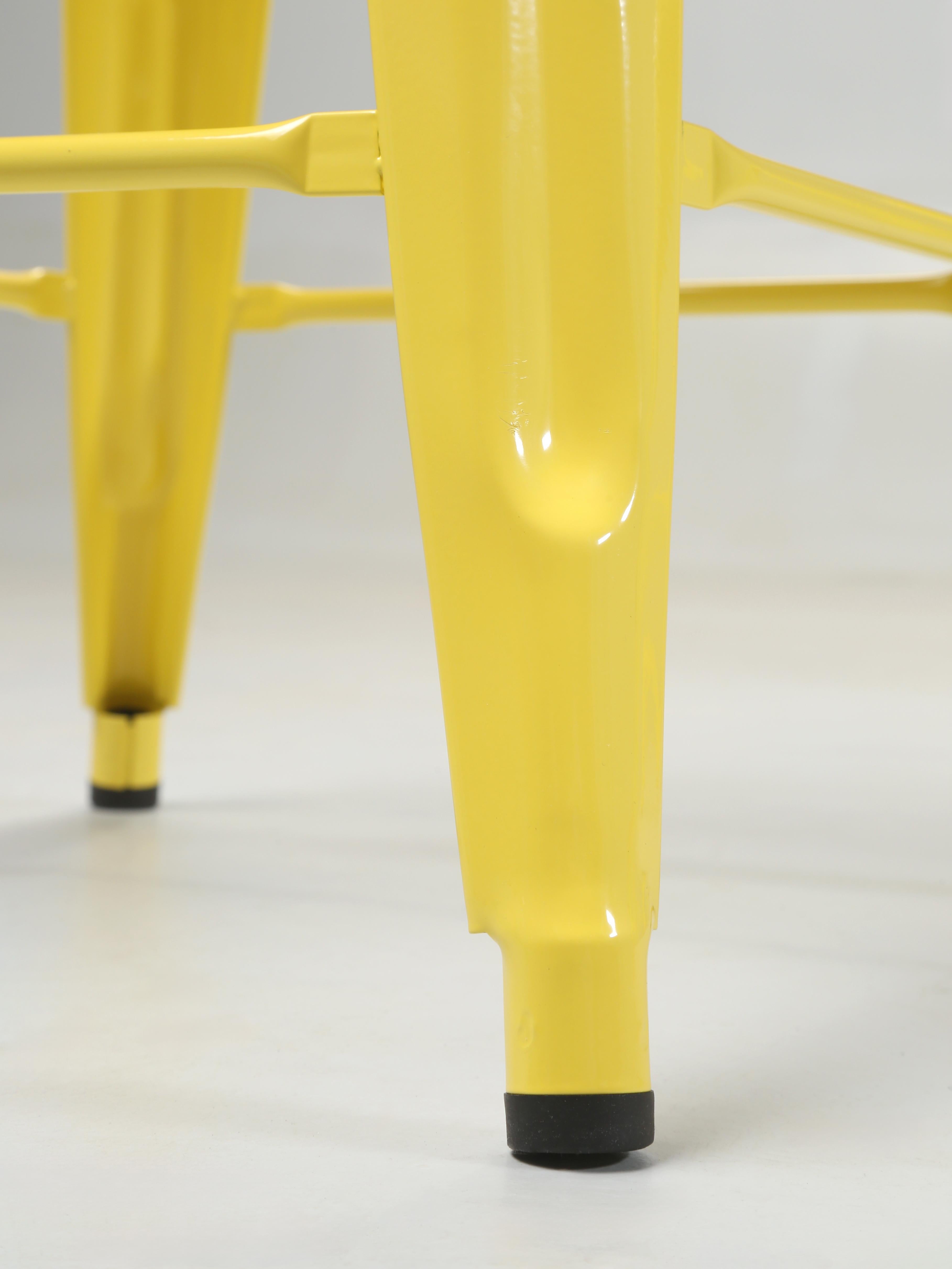Peinture Tabourets de comptoir empilables Tolix français en acier jaune citron - Ensemble de (4) nouveaux en vente