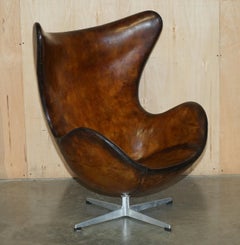 ORIGINAL FULLY RESTORED 1965 FRITZ HANSEN EGG CHAiR & FOOTSTOOL IN BROWN LEATHER