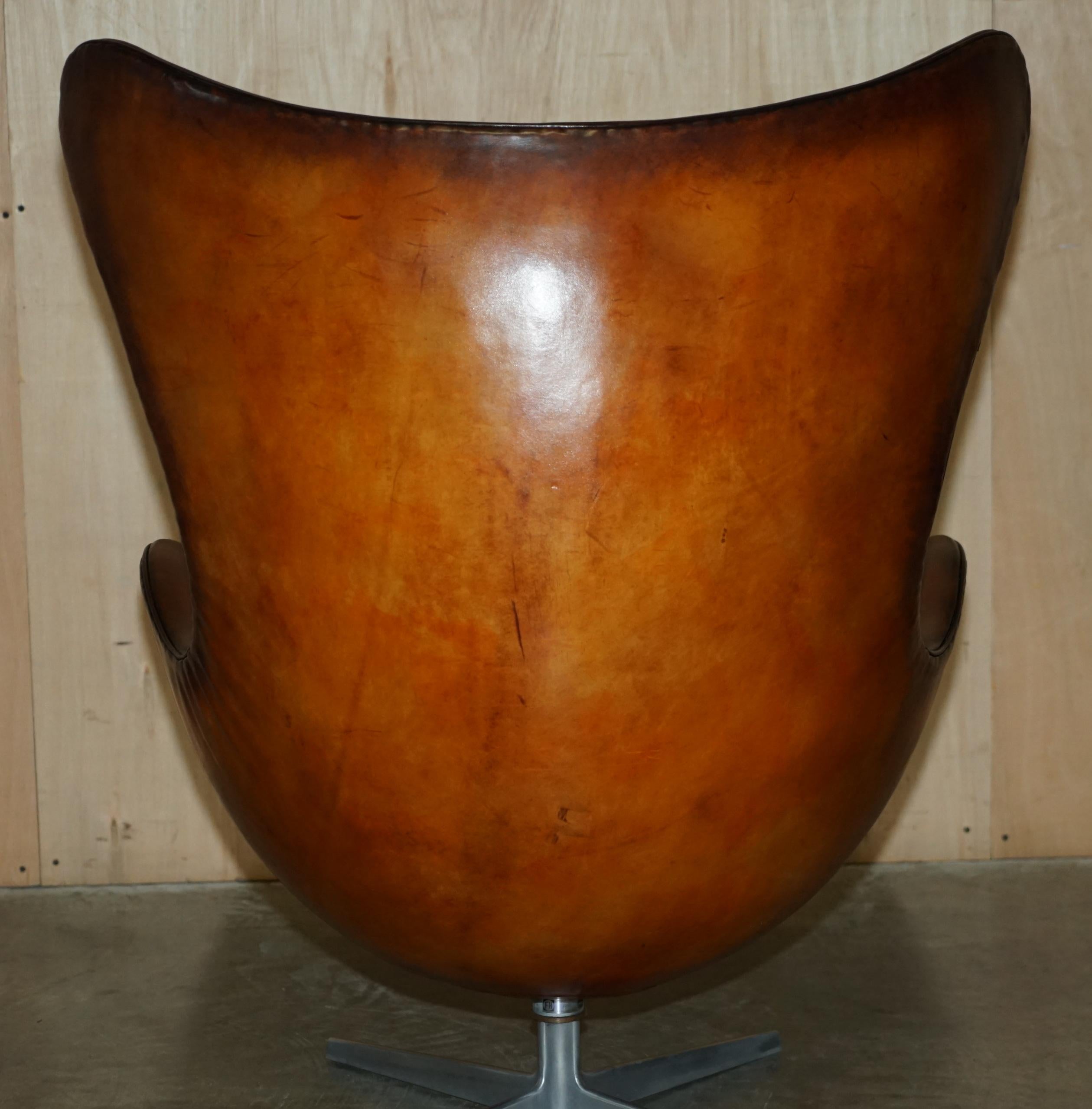 CHAISE A GUEULE ORIGINALE FRITZ HANSEN 1968 EN CUIR BRUN, entièrement restaurée en vente 4