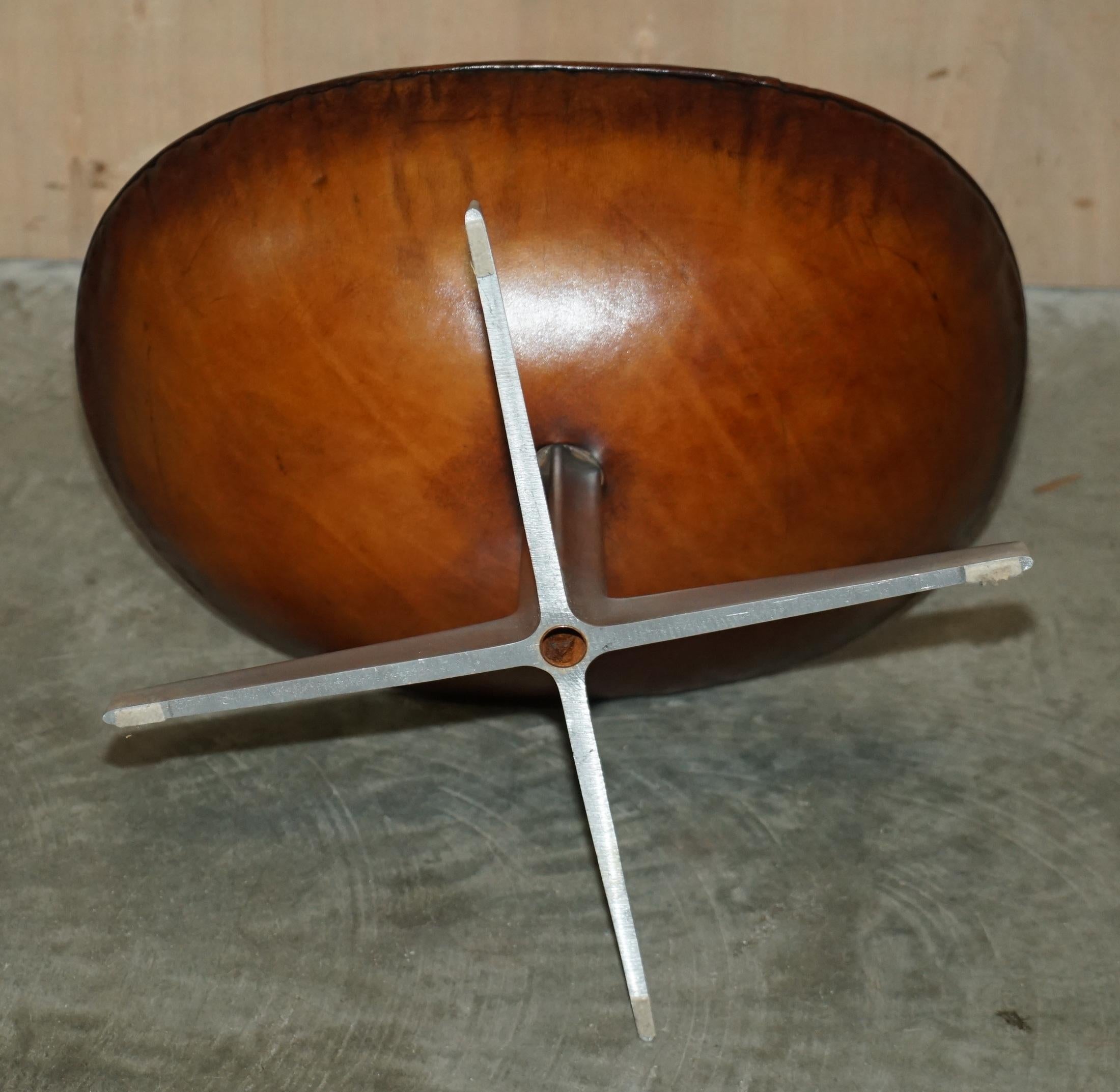 ORIGINAL FULLY RESTORED 1968 FRITZ HANSEN EGG CHAiR & FOOTSTOOL IN BROWN LEATHER For Sale 10