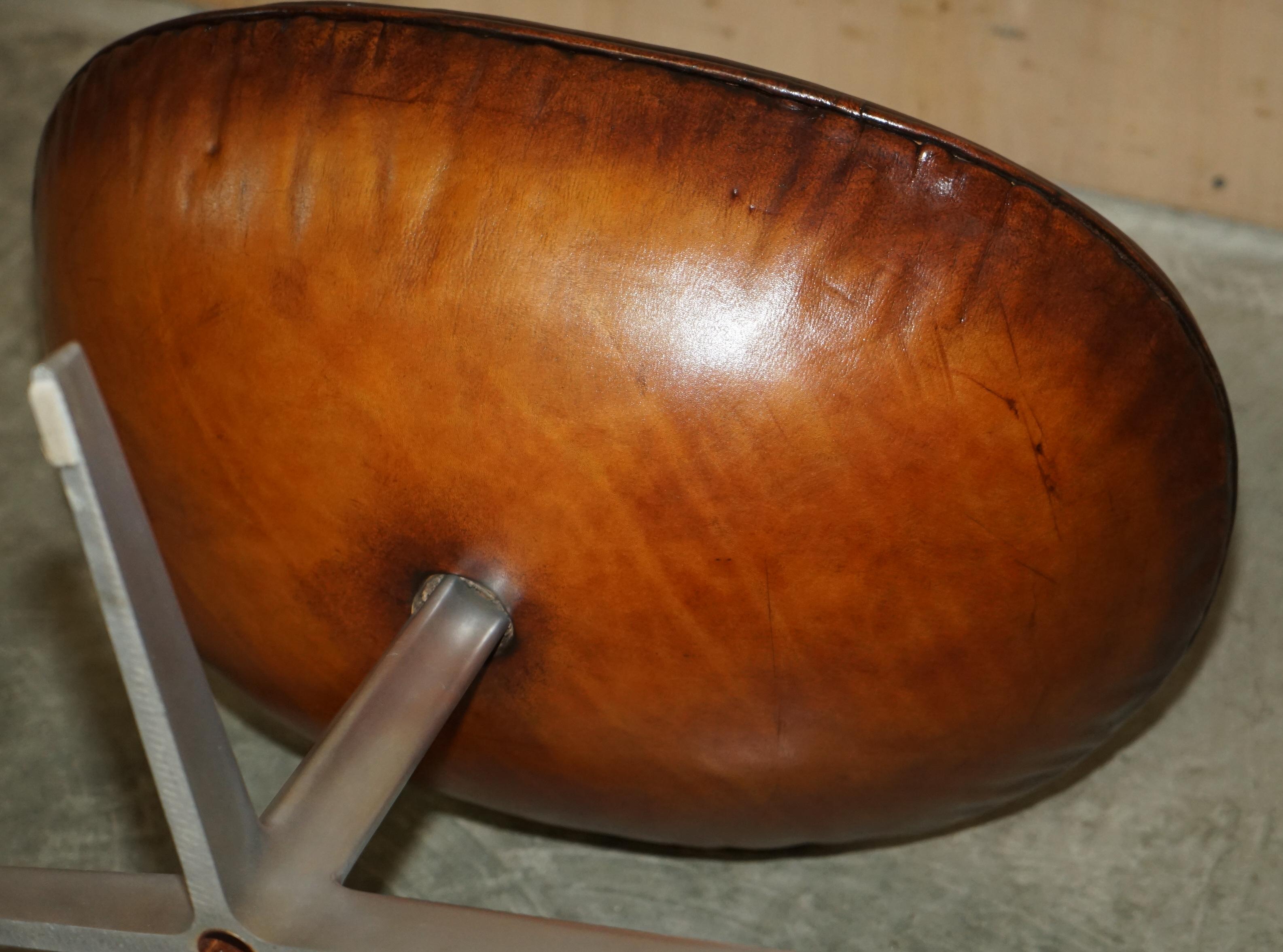 ORIGINAL FULLY RESTORED 1968 FRITZ HANSEN EGG CHAiR & FOOTSTOOL IN BROWN LEATHER For Sale 11