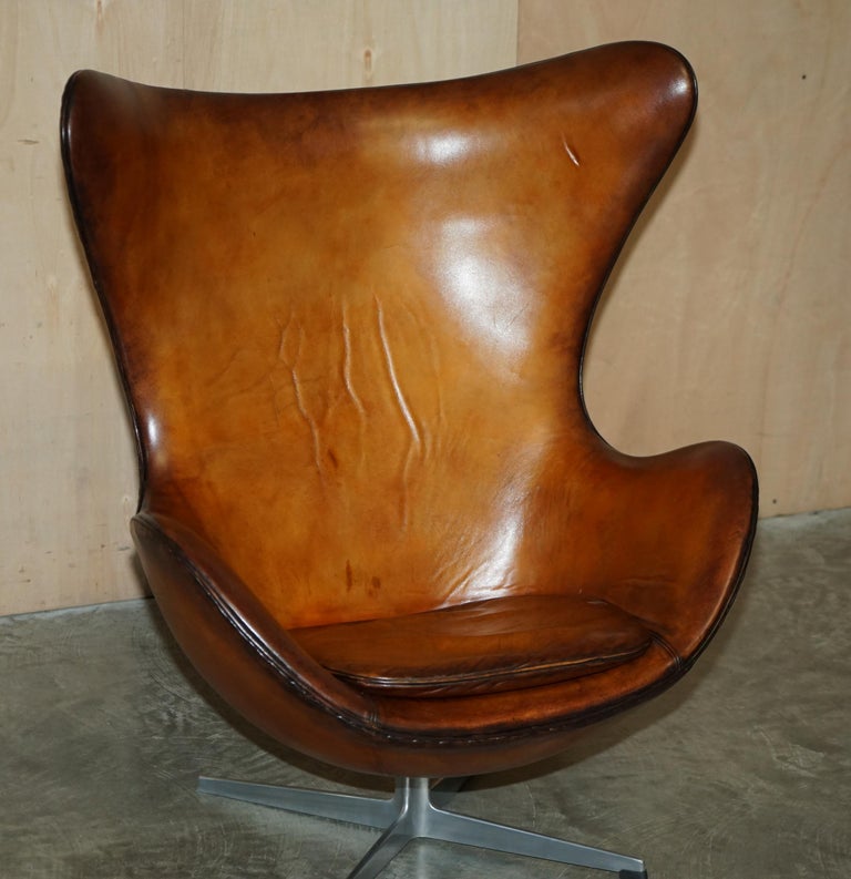 ORIGINAL FULLY RESTORED 1968 FRITZ HANSEN EGG CHAiR and FOOTSTOOL IN