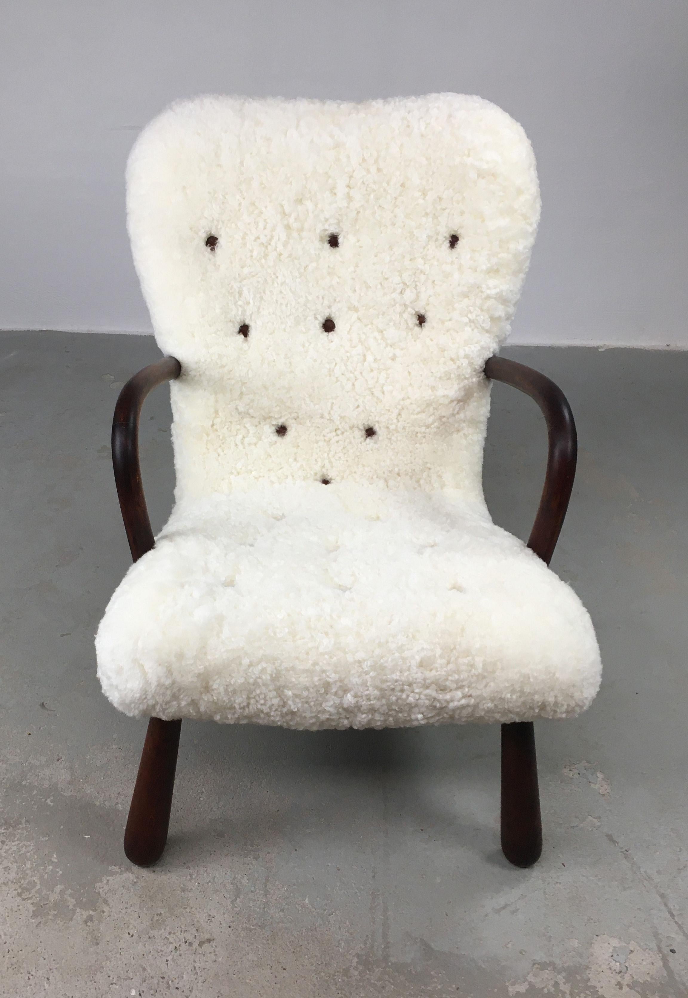 Vollständig restaurierter dänischer Muschelsessel aus den 1950er Jahren mit natürlichem Schafsleder von Skive Møbelfabrik

Der Clam