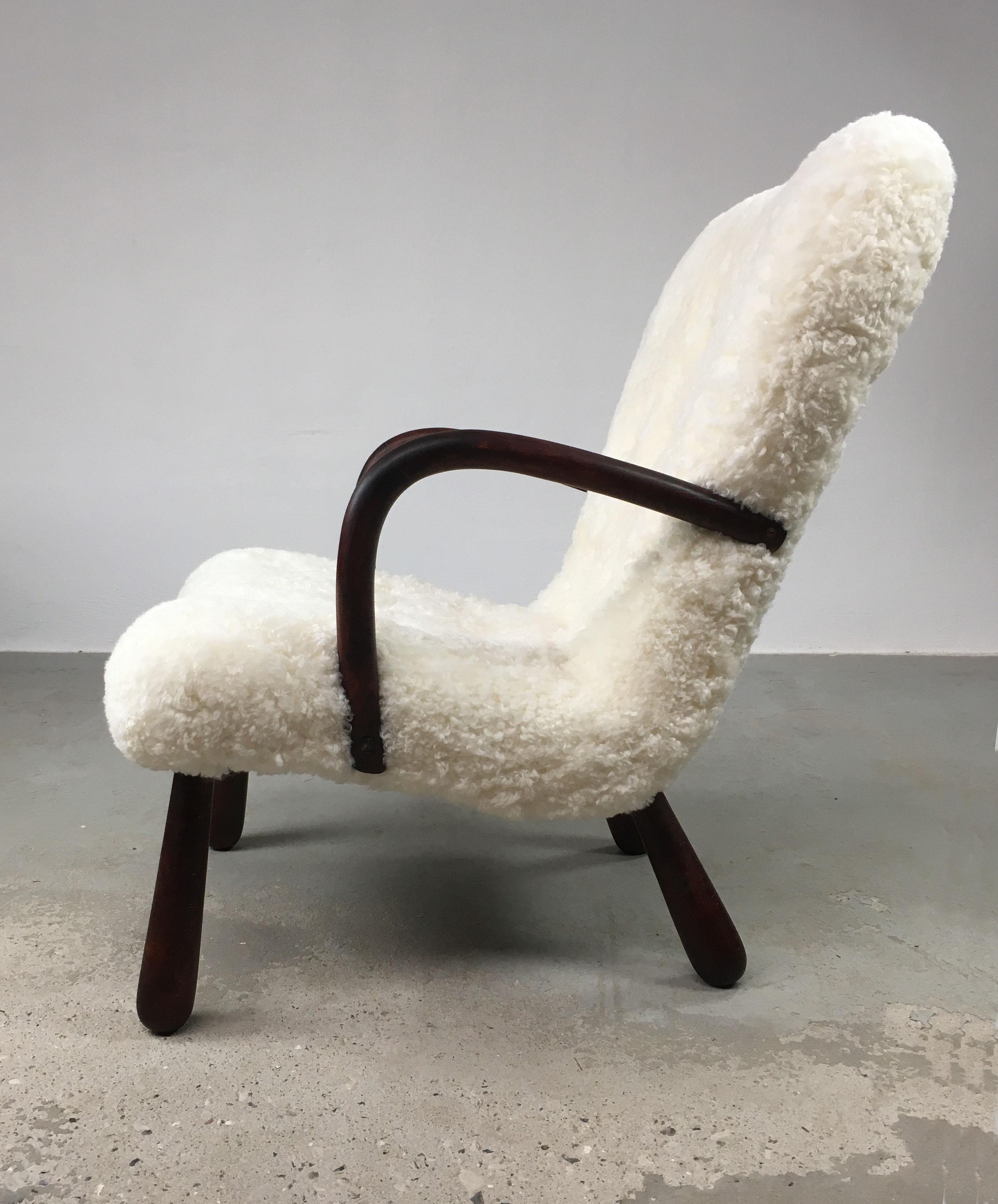 1950's Original Fully Restored Danish Clam Chair Reuphpolstered in Sheepskin  In Good Condition For Sale In Knebel, DK