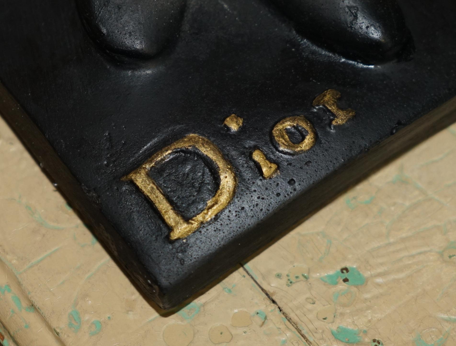 STATUA PUBBLICITARIA DIOR ORIGINALE COMPLETAMENTE STAMPATA IN GESSO E PITTURA D'EPOCA in vendita 2