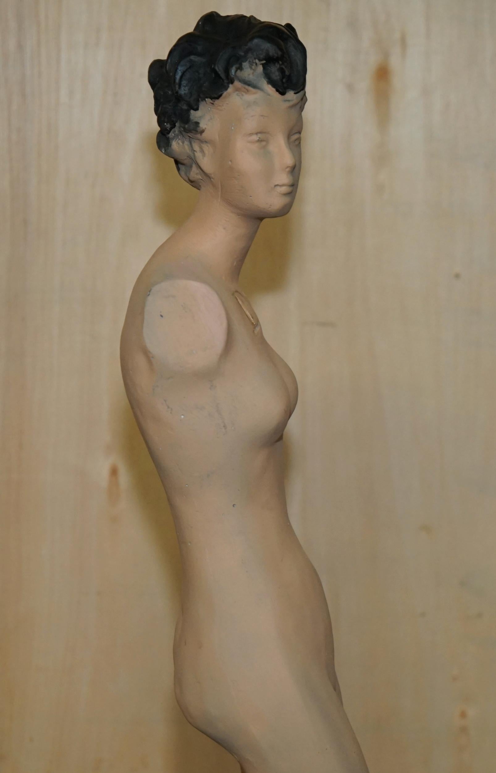 STATUA PUBBLICITARIA DIOR ORIGINALE COMPLETAMENTE STAMPATA IN GESSO E PITTURA D'EPOCA in vendita 4