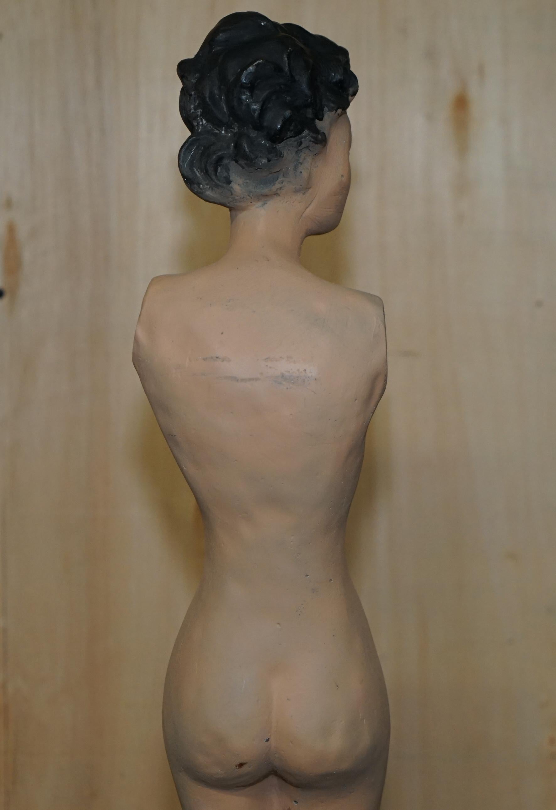 STATUA PUBBLICITARIA DIOR ORIGINALE COMPLETAMENTE STAMPATA IN GESSO E PITTURA D'EPOCA in vendita 7