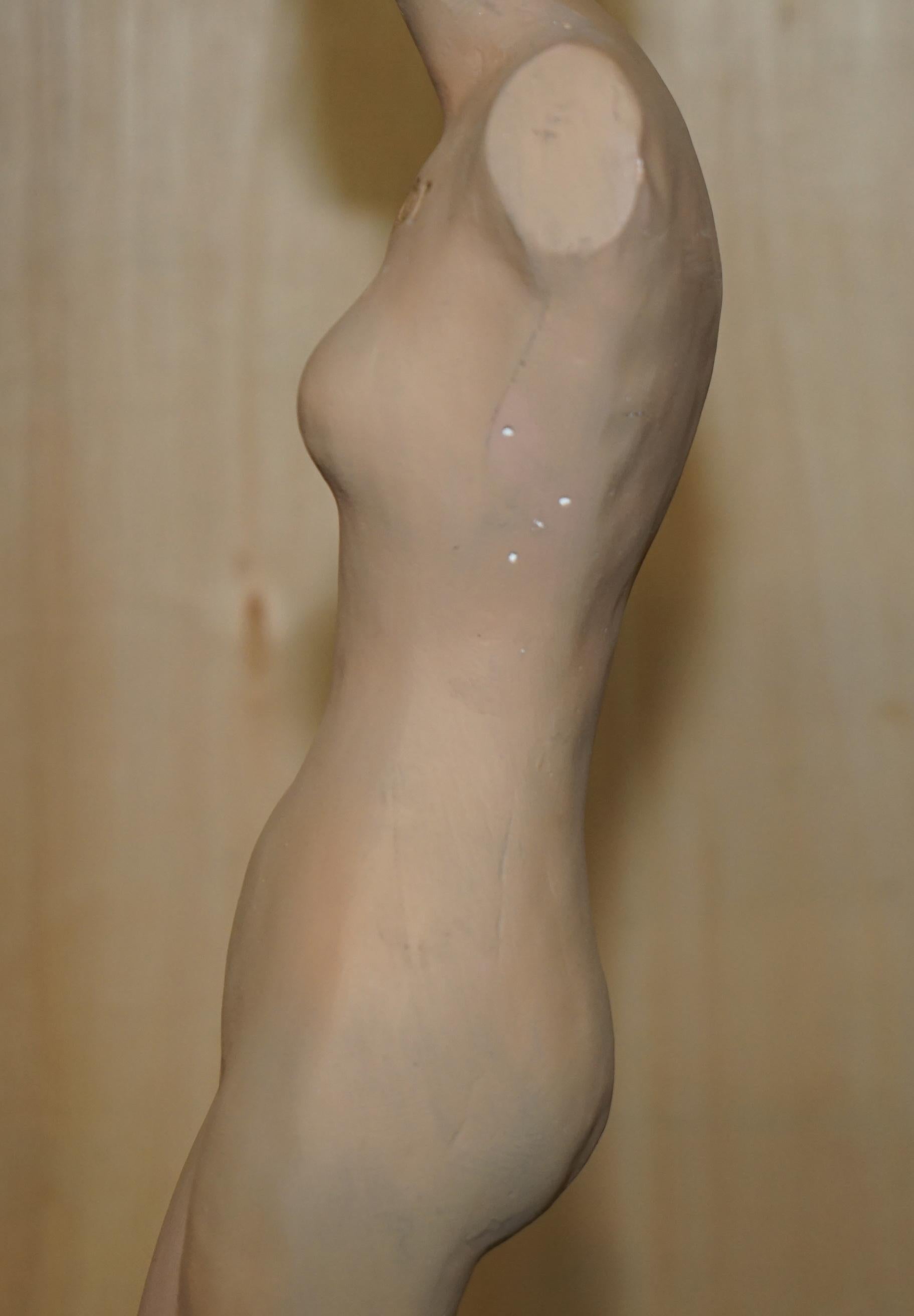 STATUA PUBBLICITARIA DIOR ORIGINALE COMPLETAMENTE STAMPATA IN GESSO E PITTURA D'EPOCA in vendita 9