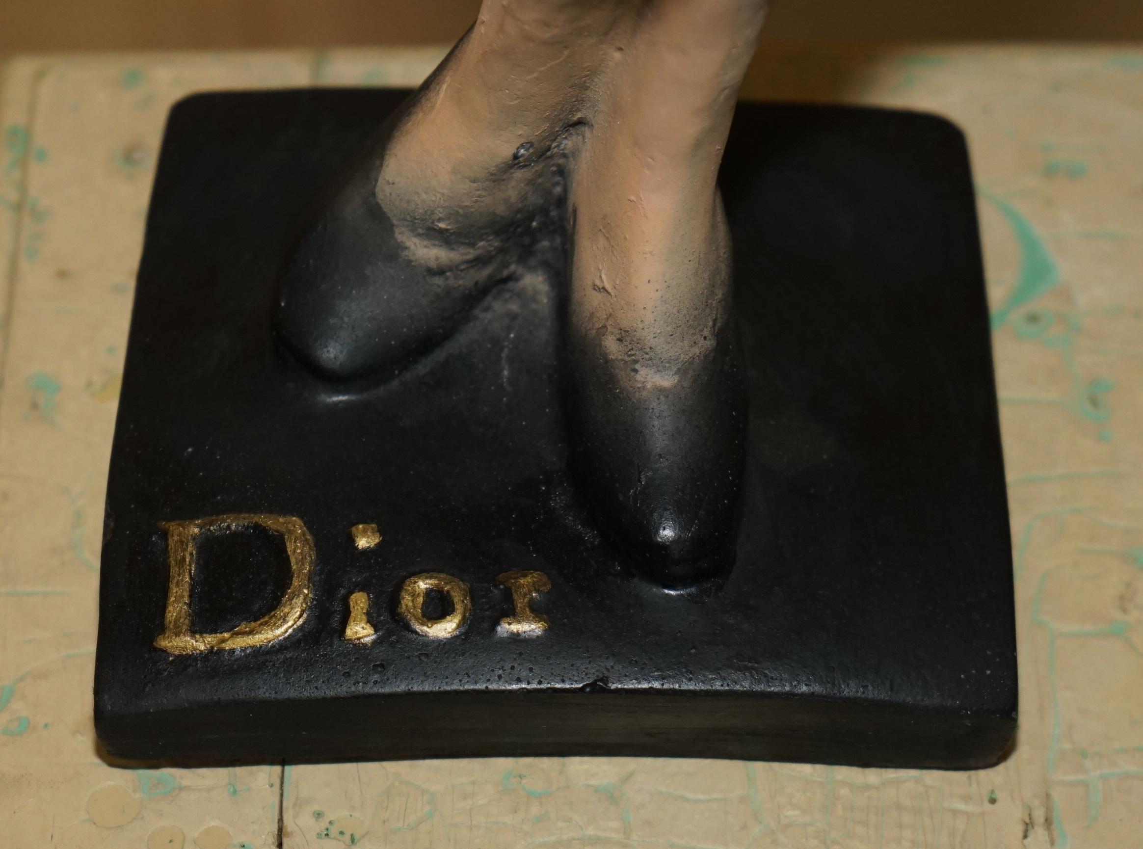 STATUA PUBBLICITARIA DIOR ORIGINALE COMPLETAMENTE STAMPATA IN GESSO E PITTURA D'EPOCA in vendita 1