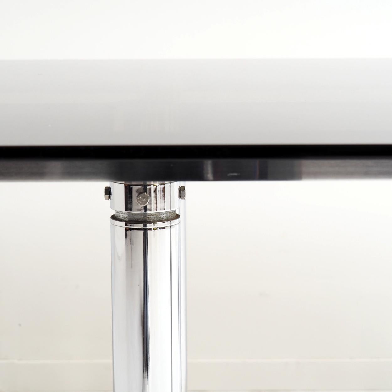 Milieu du XXe siècle Original Gavina Table ‘André’ by Tobia And Afra Scarpa. Mint condition, 1968. en vente