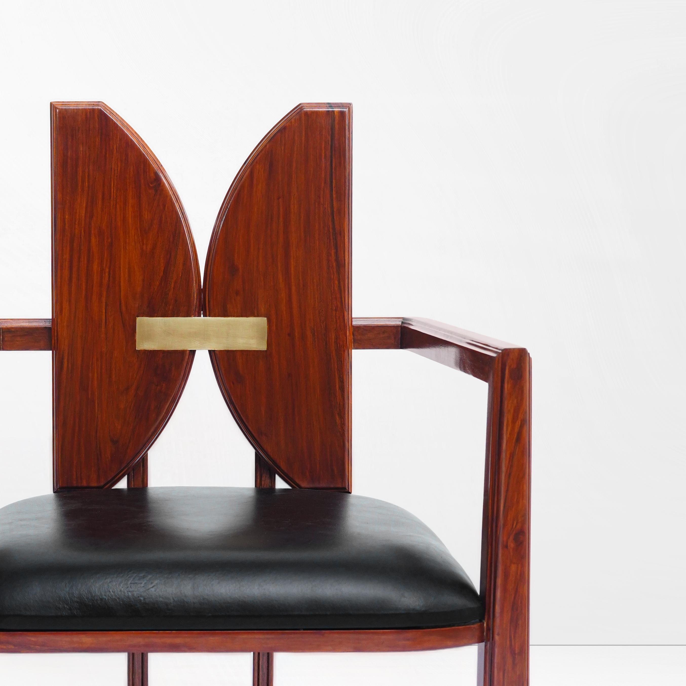 Lernen Sie den Icarus Stuhl kennen: Erhöhen Sie Ihren Raum mit unverwechselbarer Eleganz

Wir stellen den Icarus Chair vor, ein atemberaubendes und unverwechselbares Meisterwerk, das jeden Raum mühelos aufwertet. Dieser moderne Esszimmerstuhl ist