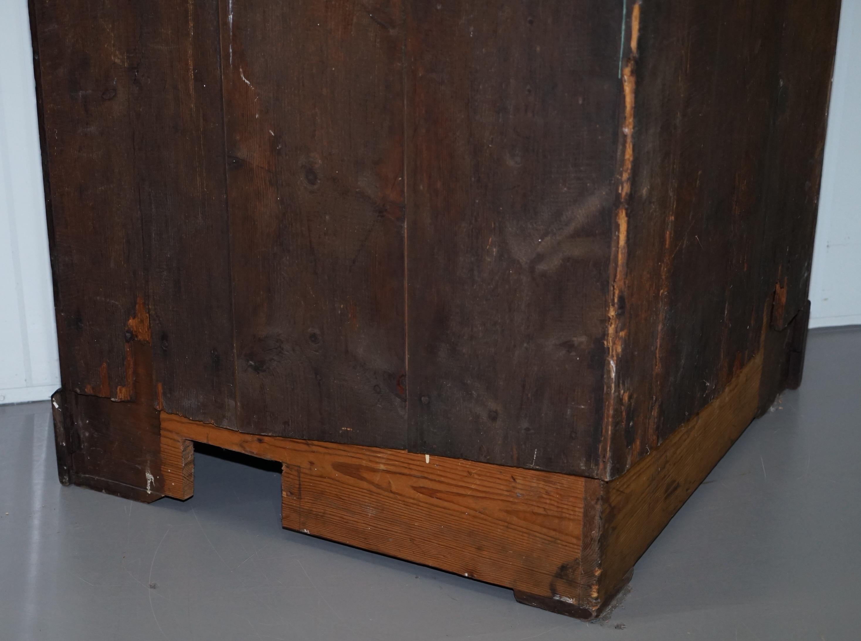 Original George III circa 1760 Solid Hardwood Corner Cupboard Large Bookcase For Sale 10