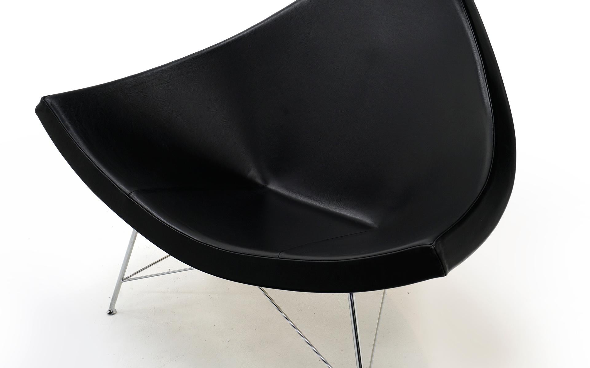 Mid-Century Modern Original George Nelson Coconut Chair, Vitra, cuir noir, White Shell, Chrome