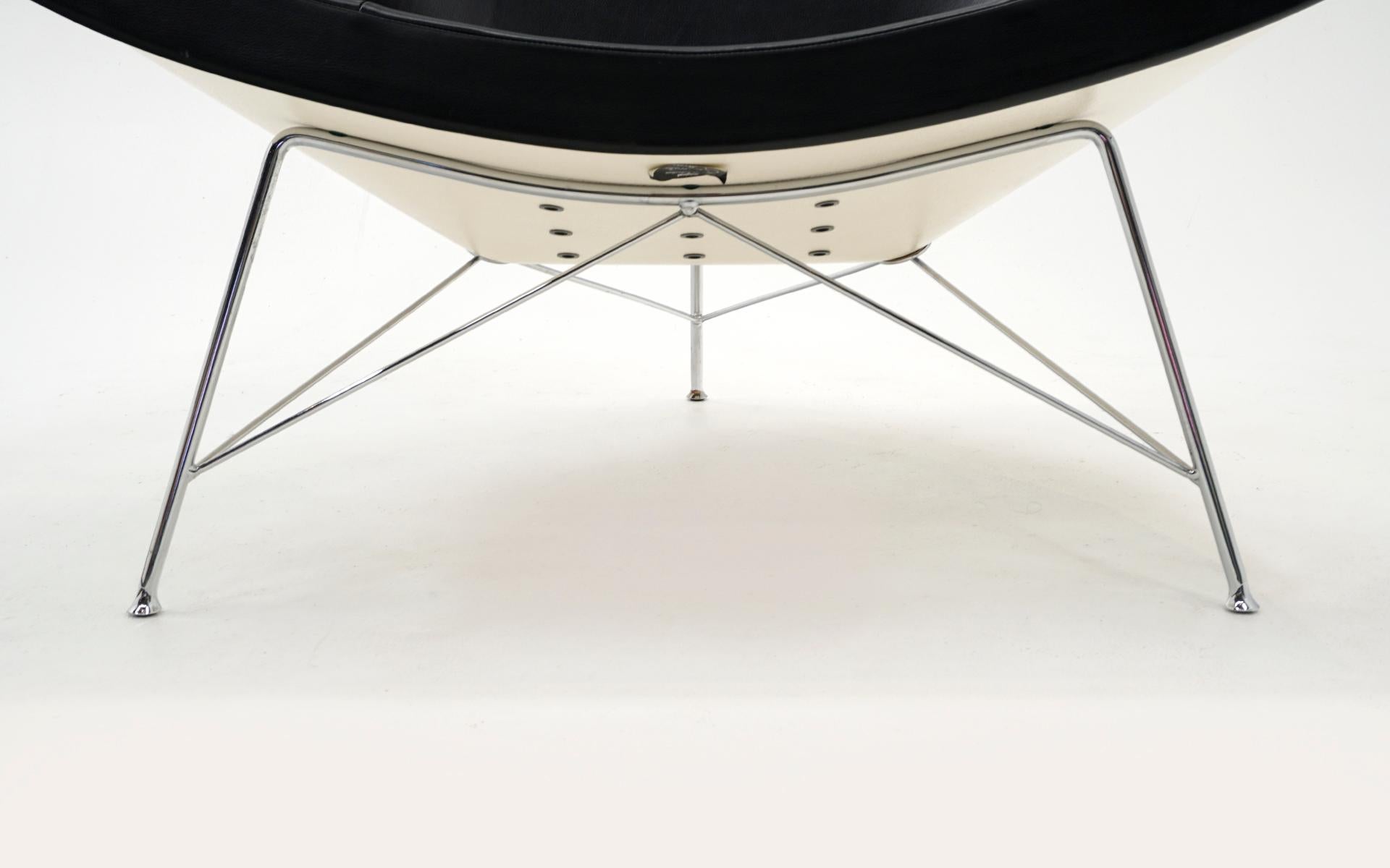 XXIe siècle et contemporain Original George Nelson Coconut Chair, Vitra, cuir noir, White Shell, Chrome