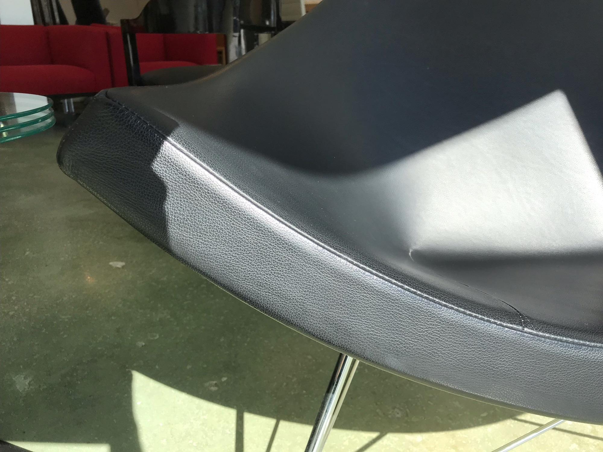 Original George Nelson Coconut Chair, Vitra, Black Leather, White Shell, Chrome For Sale 1
