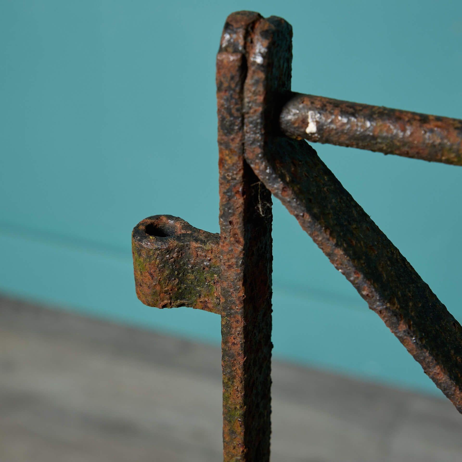 Original Georgian English Side Gate In Fair Condition For Sale In Wormelow, Herefordshire