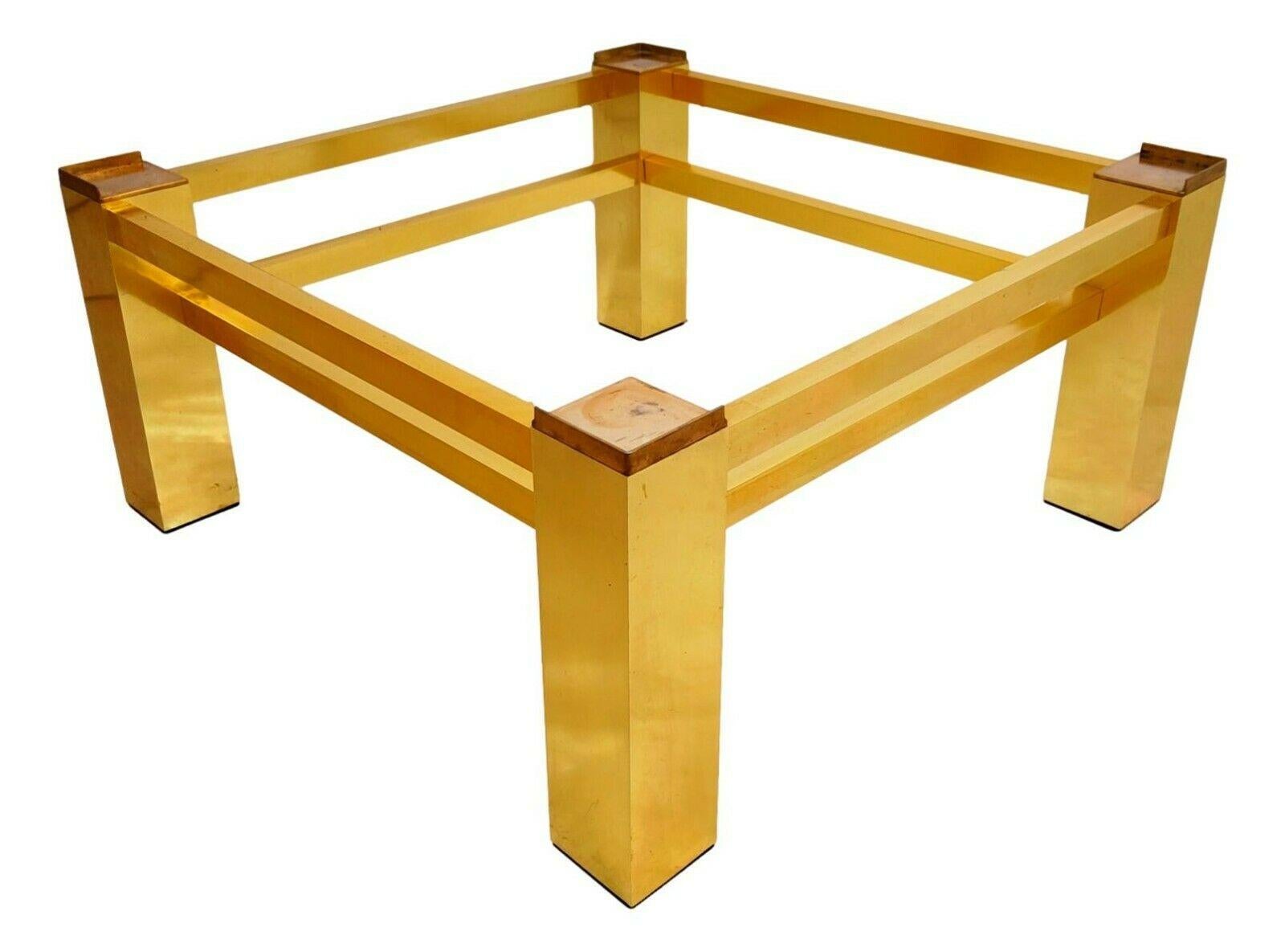 italien Table basse d'origine en aluminium doré, années 1970 en vente