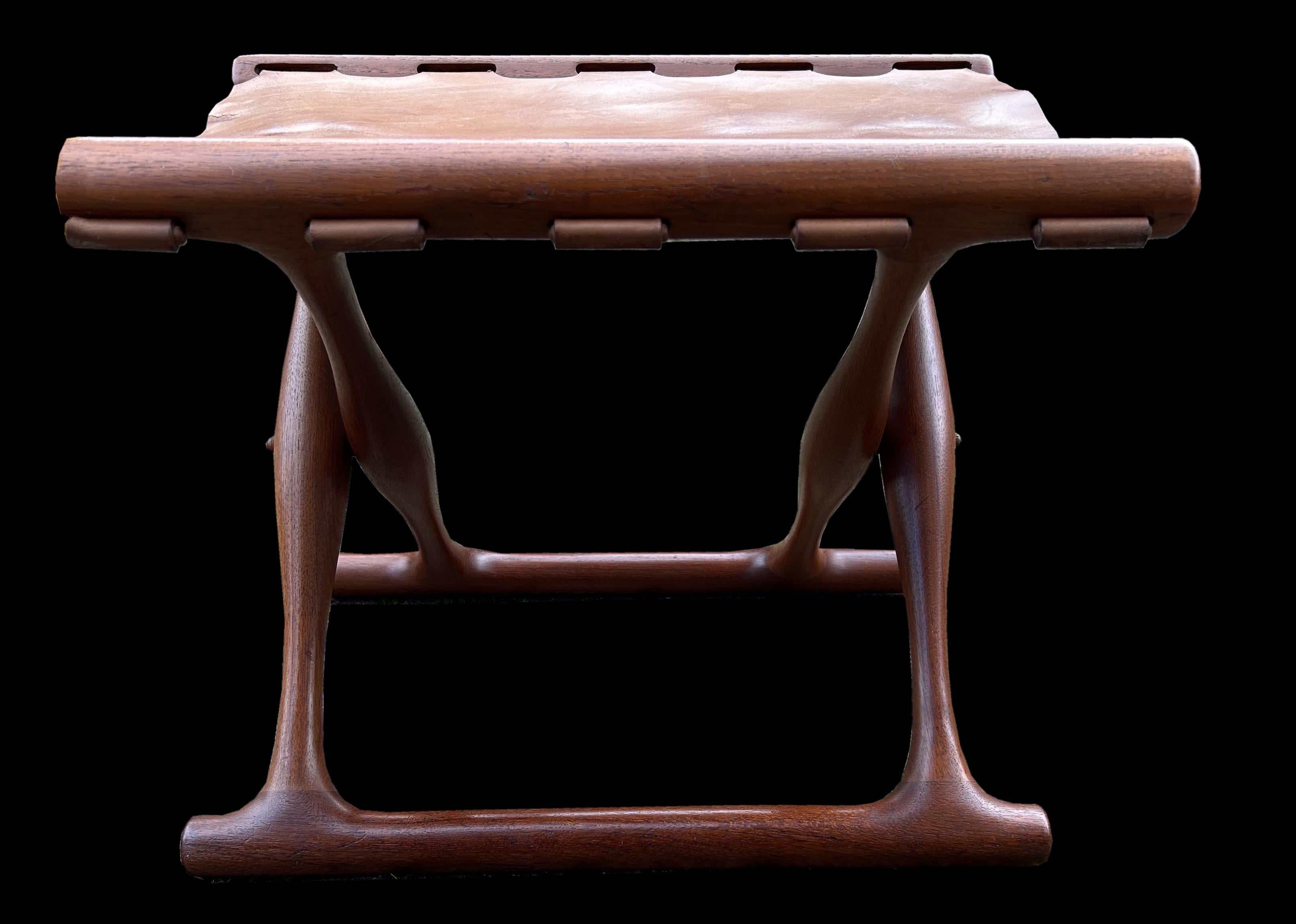 It's so rare to find one of these beautiful stools in original condition, original leather still with it's label beneath !
The only thing we have had to do is give the wooden parts a wax and dust off.
Designed and made by Poul Hundevad in the early