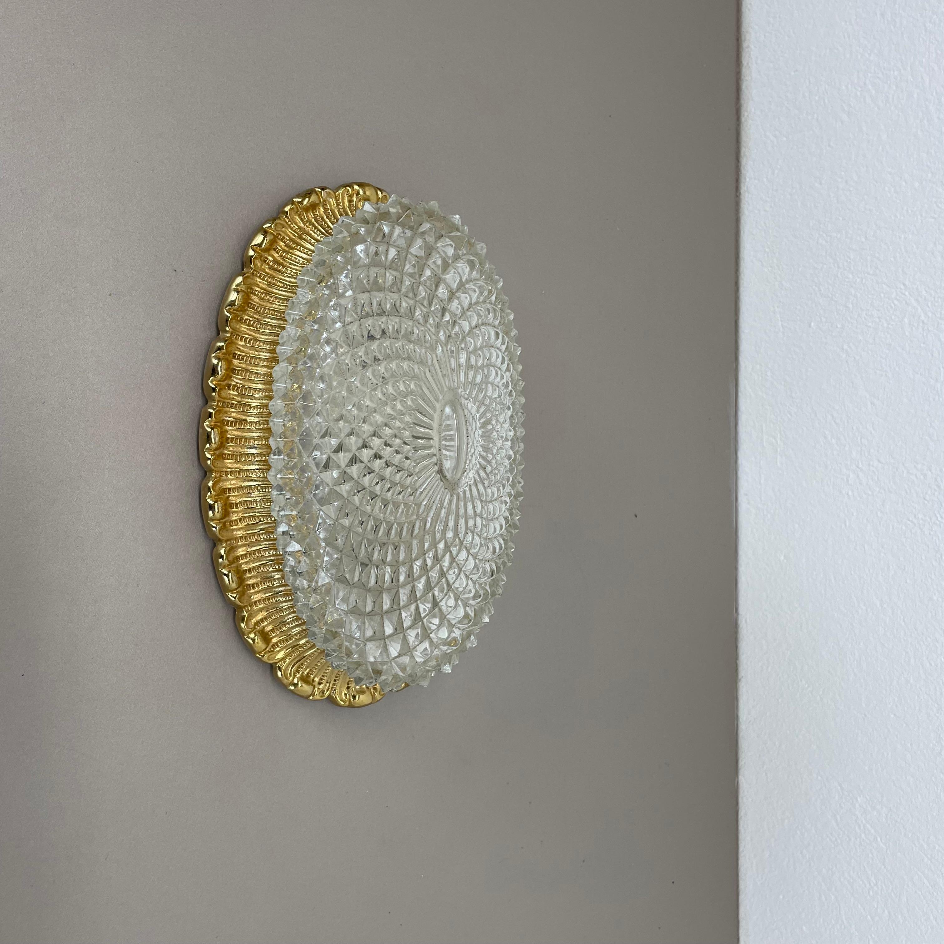 Originale applique in vetro dorato di Glashütte Limburg, anni '70 In condizioni buone in vendita a Kirchlengern, DE