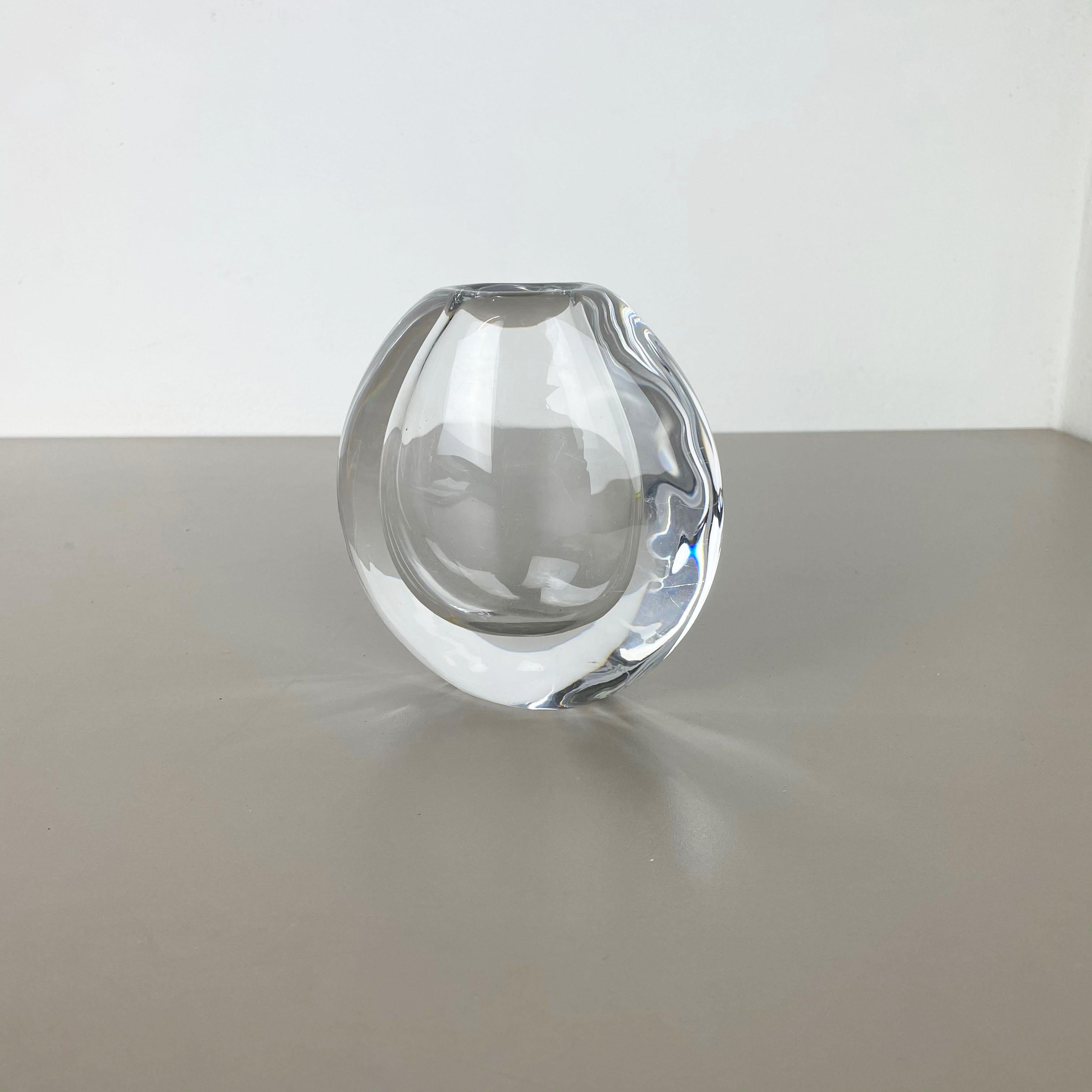 Article:

glass vase


Design:

GÖRAN WÄRFF


Origin:

Sweden


Producer:

KOSTA Boda AB, Sweden


Material:

glass


Age:

1960s




Rare glass vase object designed by Göran Wärff and produced in the 1960s in Sweden