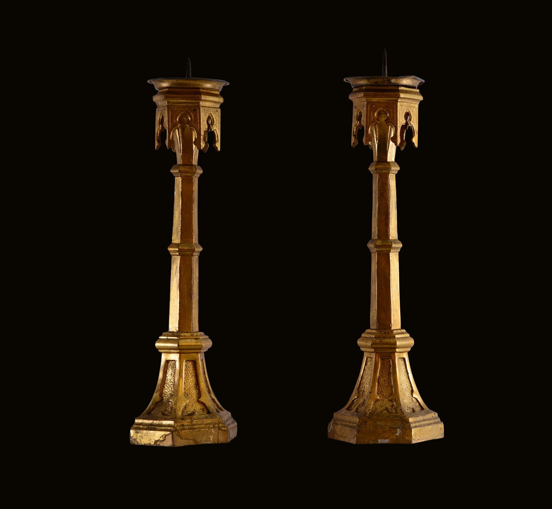 Intagliato Candelieri originali in stile gotico 1860 Imperatore del XIX secolo della Casa d'Asburgo in vendita
