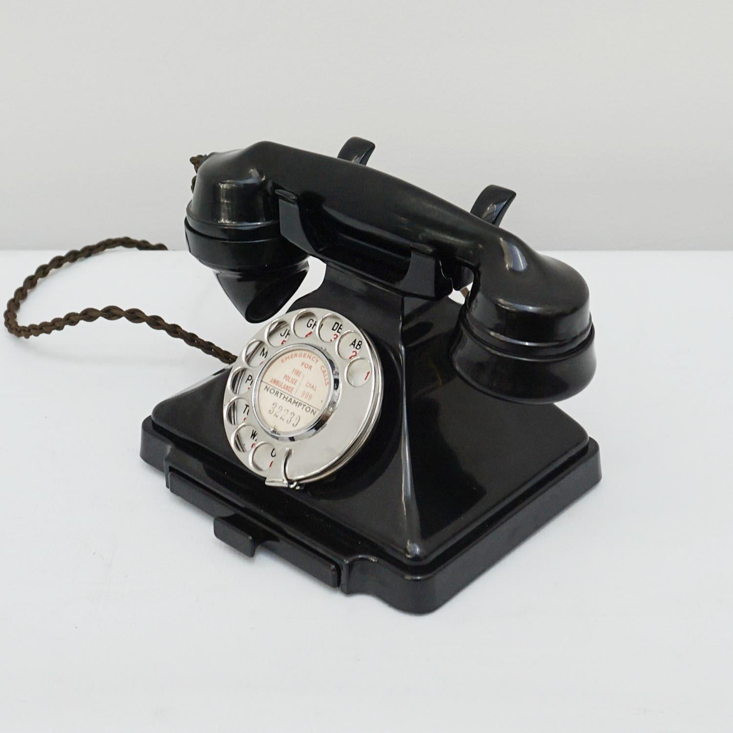 Original GPO Model 232L Black Bakelite Telephone Circa 1930 In Good Condition In Forest Row, East Sussex