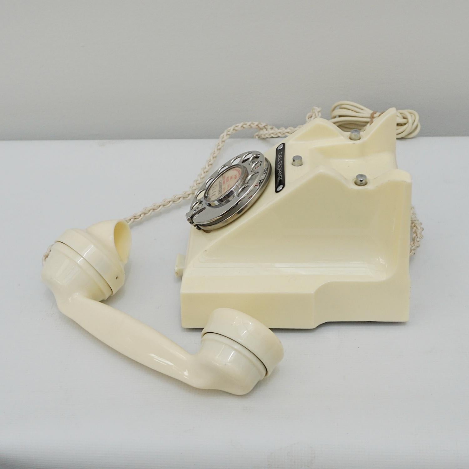 Original GPO Model 332L White Bakelite Telephone In Good Condition In Forest Row, East Sussex