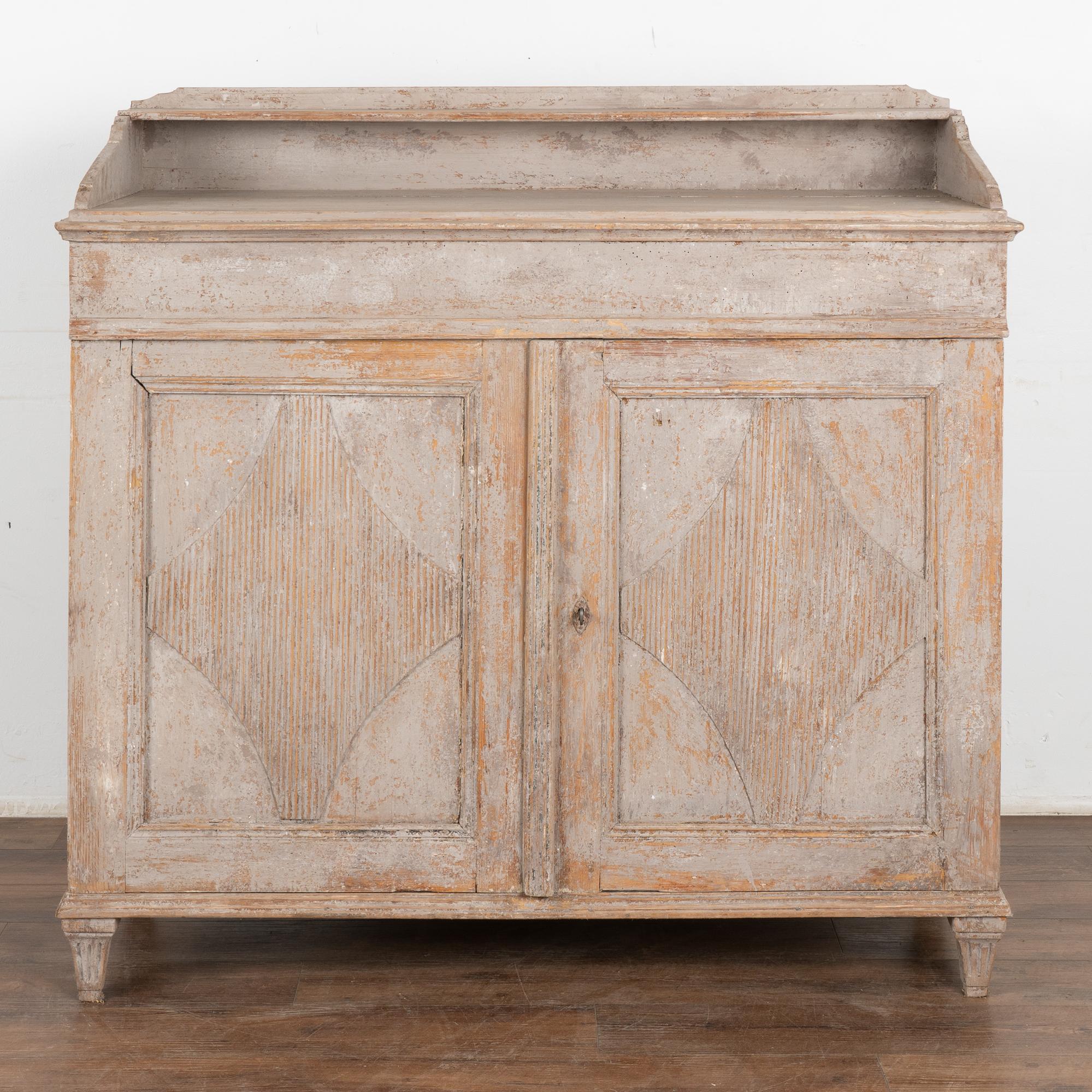 Original Gray Painted Gustavian Sideboard Buffet, Sweden circa 1840-60 In Good Condition In Round Top, TX