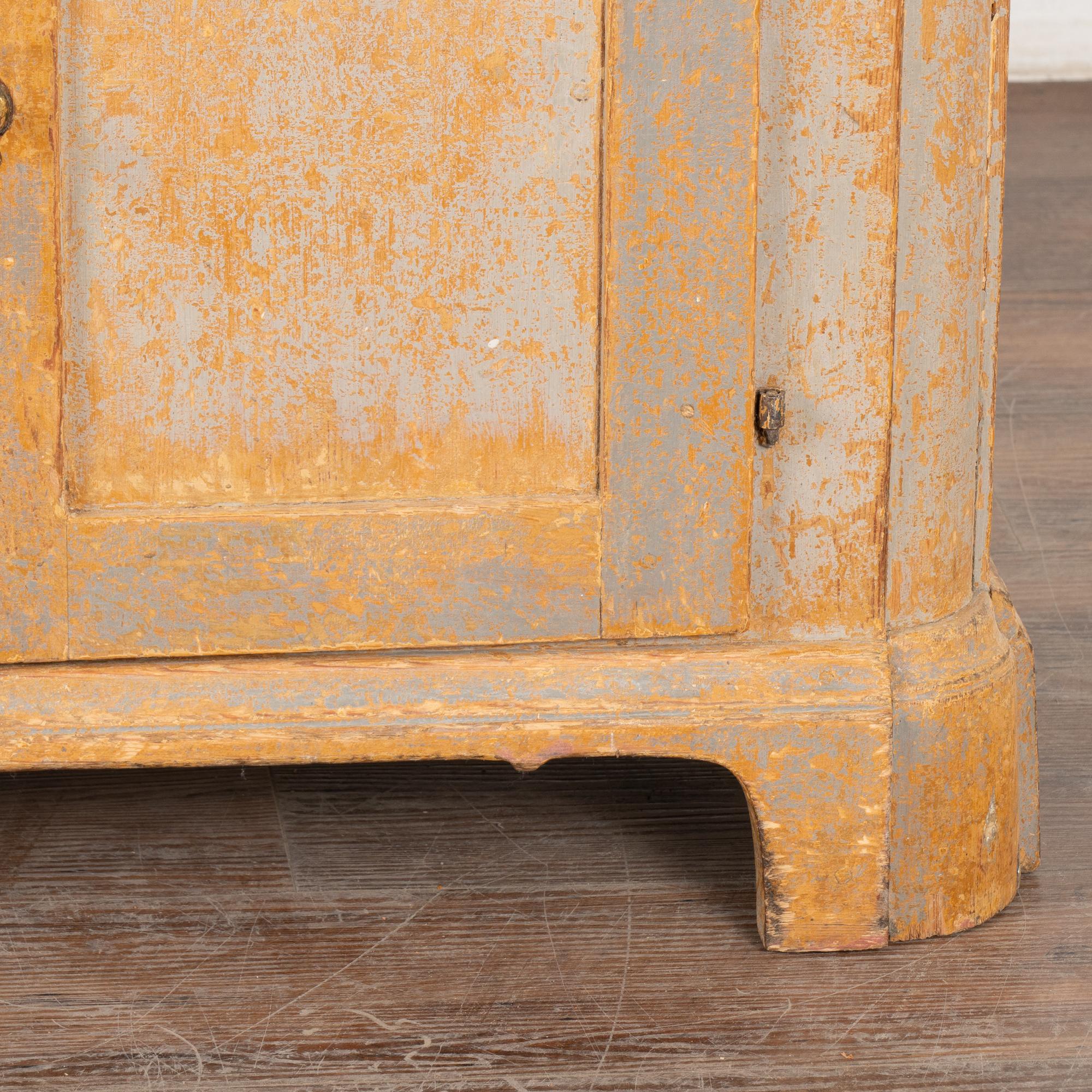 Original Gray Painted Pine Sideboard, Sweden circa 1840-60 4
