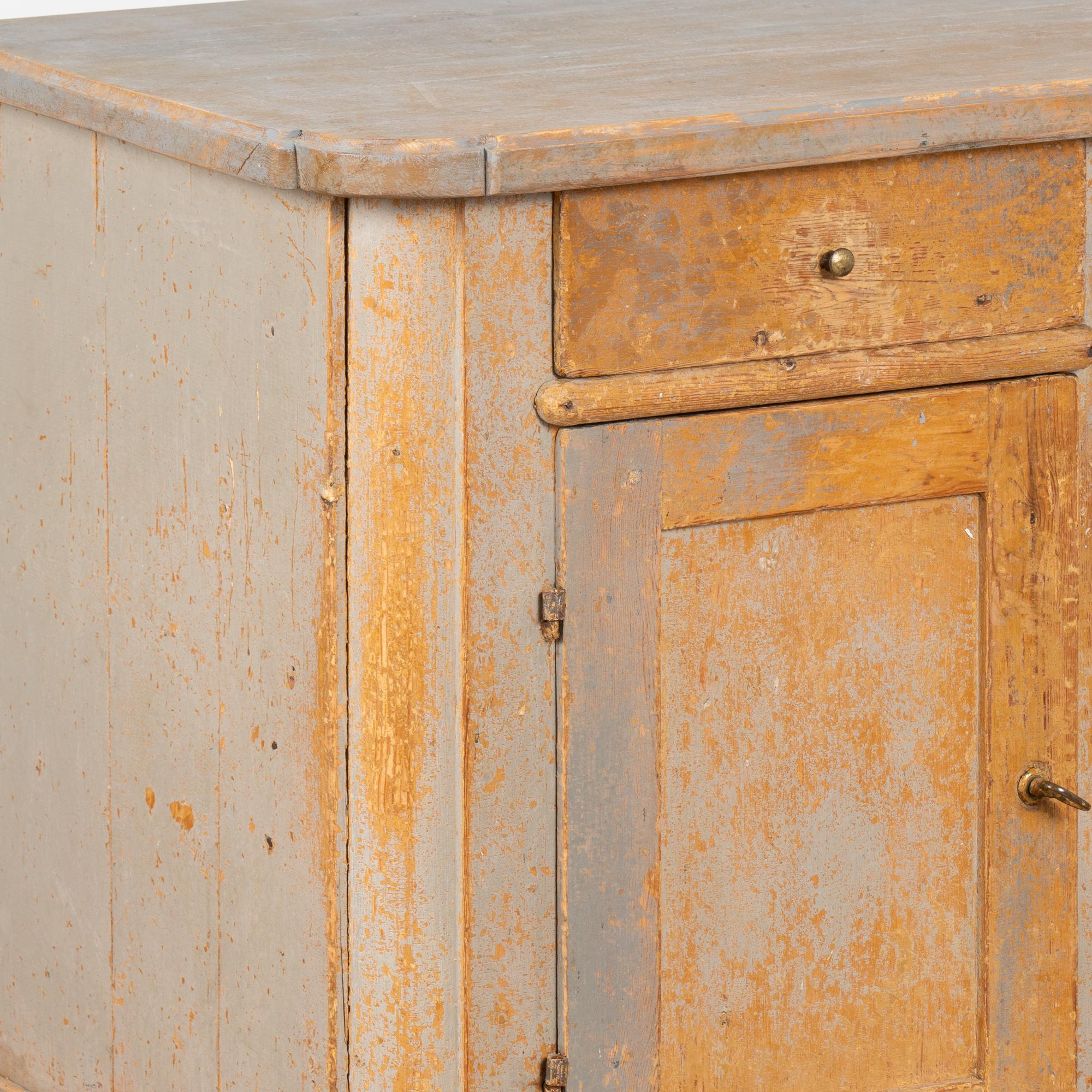 Original Gray Painted Pine Sideboard, Sweden circa 1840-60 2