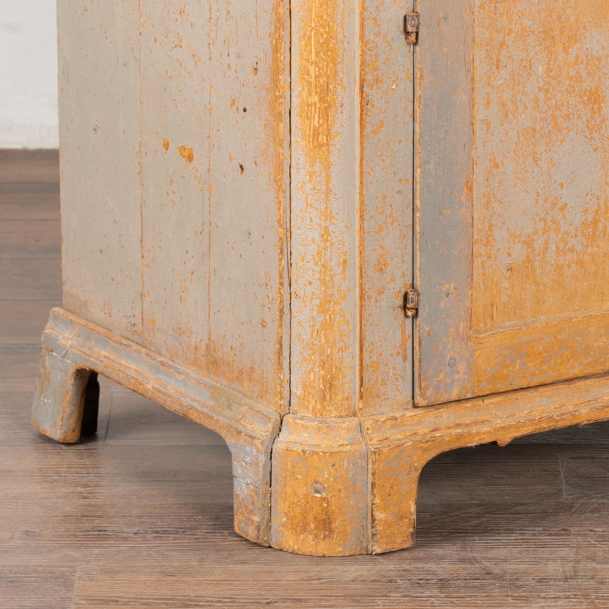 Original Gray Painted Pine Sideboard, Sweden circa 1840-60 3