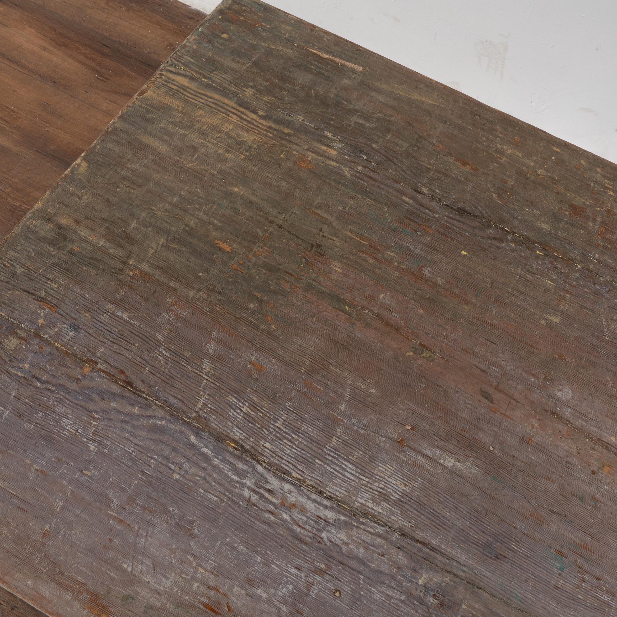 Mesa auxiliar sueca original de pino pintado de gris, hacia 1820-40 Pino en venta