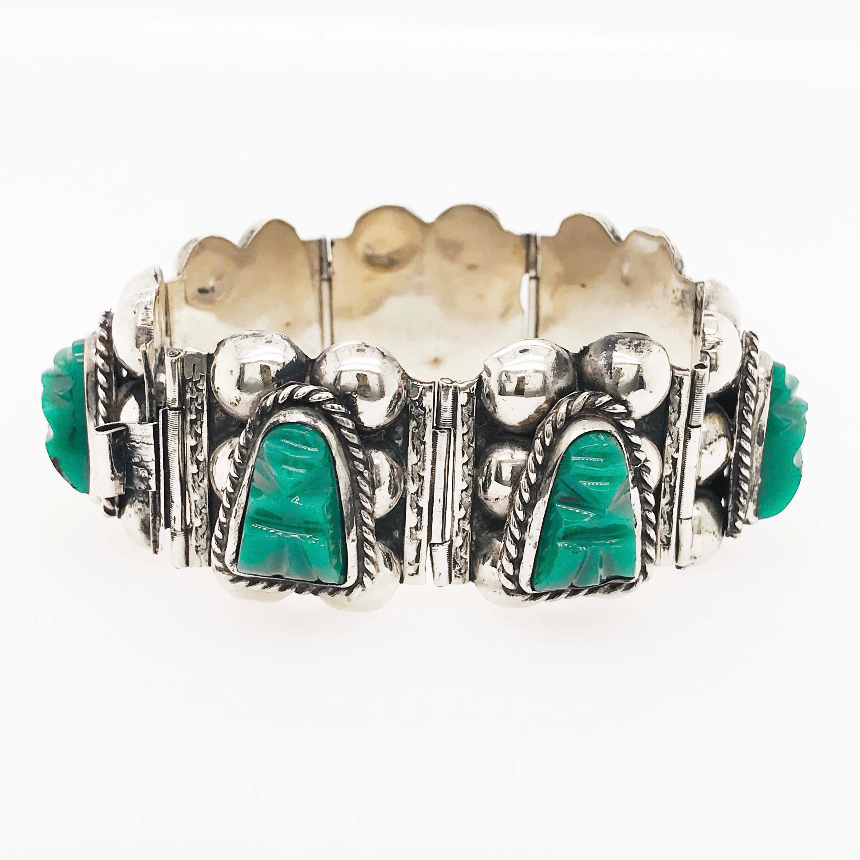 Maßgefertigtes Sterlingsilber-Armband mit grüner Chalcedonmaske, Mexiko-Maske (Cabochon)