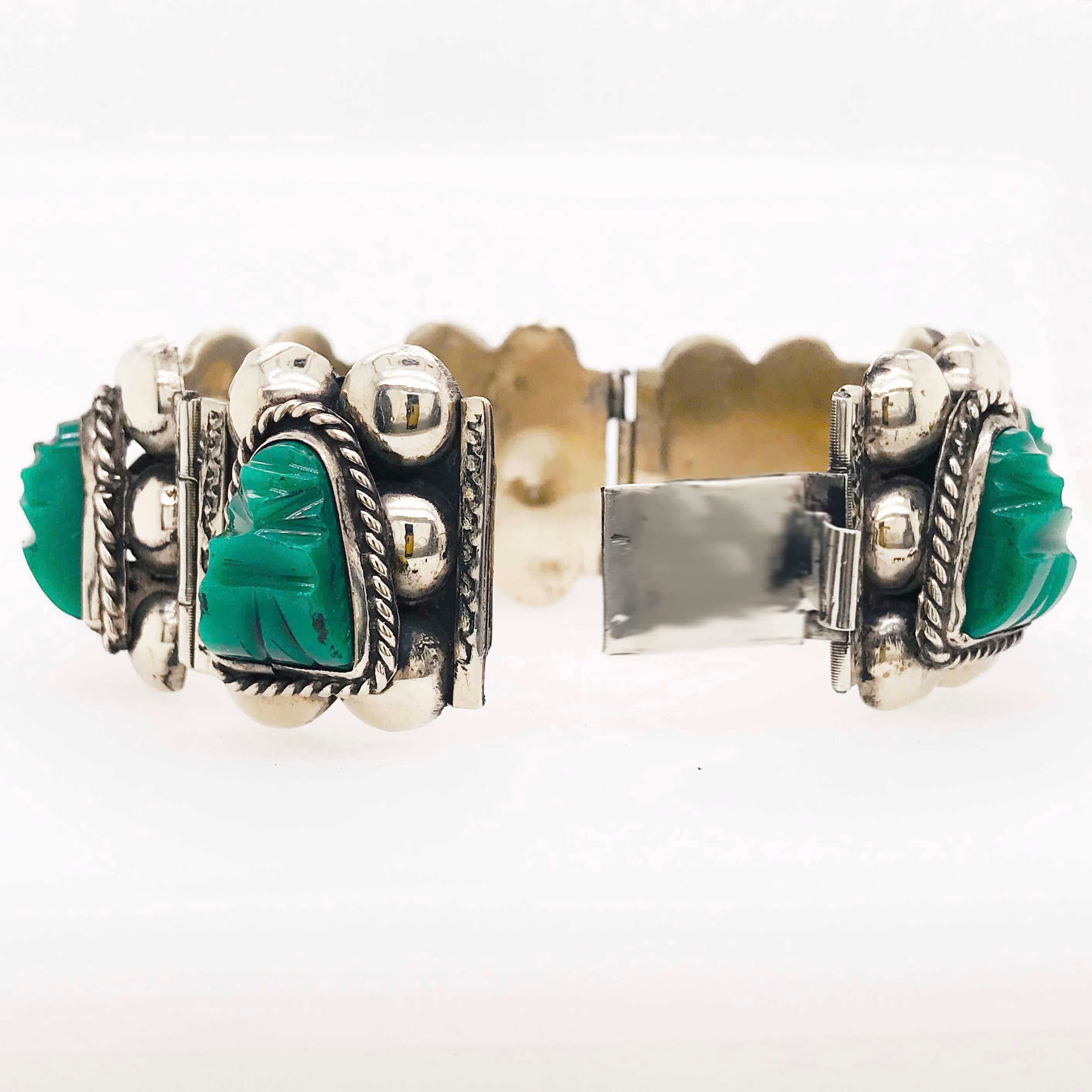 Maßgefertigtes Sterlingsilber-Armband mit grüner Chalcedonmaske, Mexiko-Maske Damen